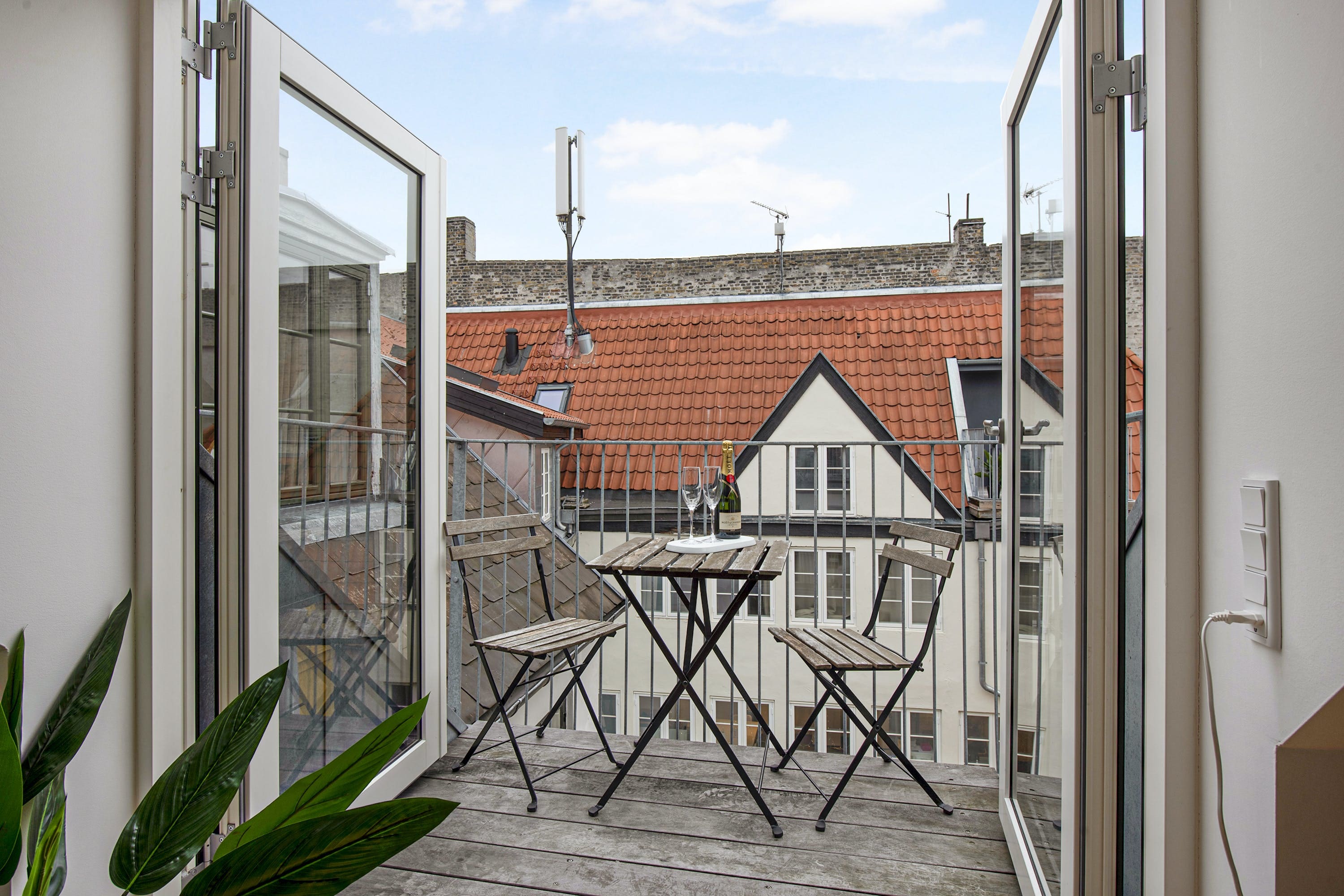 Lejlighed Skovbryn Indre By: Stylish 2-Bedroom Apartment Rental with Seaview in Indre By, Copenhagen