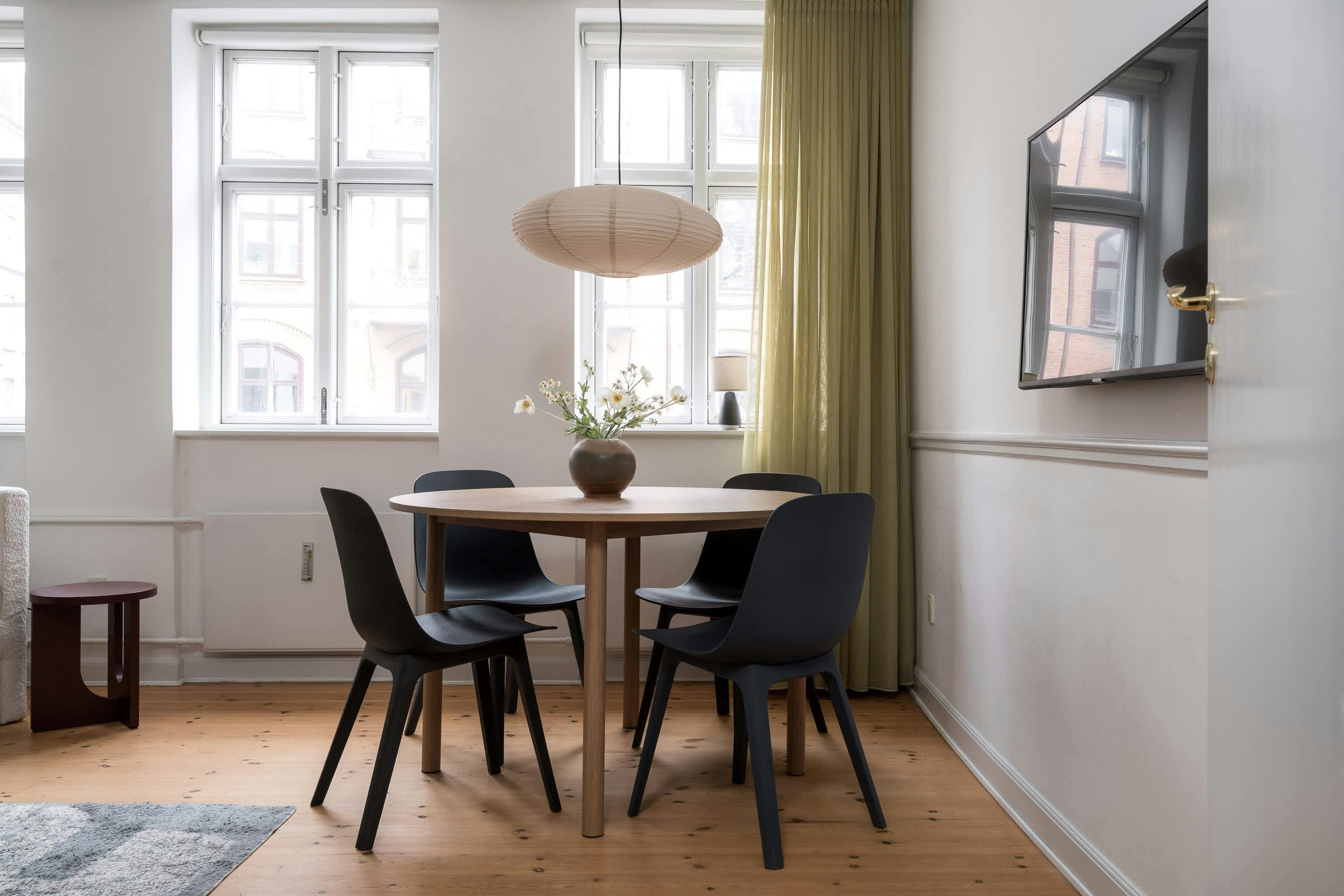 Lejlighed Vandkunsten København: Chic 1-Bedroom Apartment Rental with Family-Friendly Features, Gammel Strand