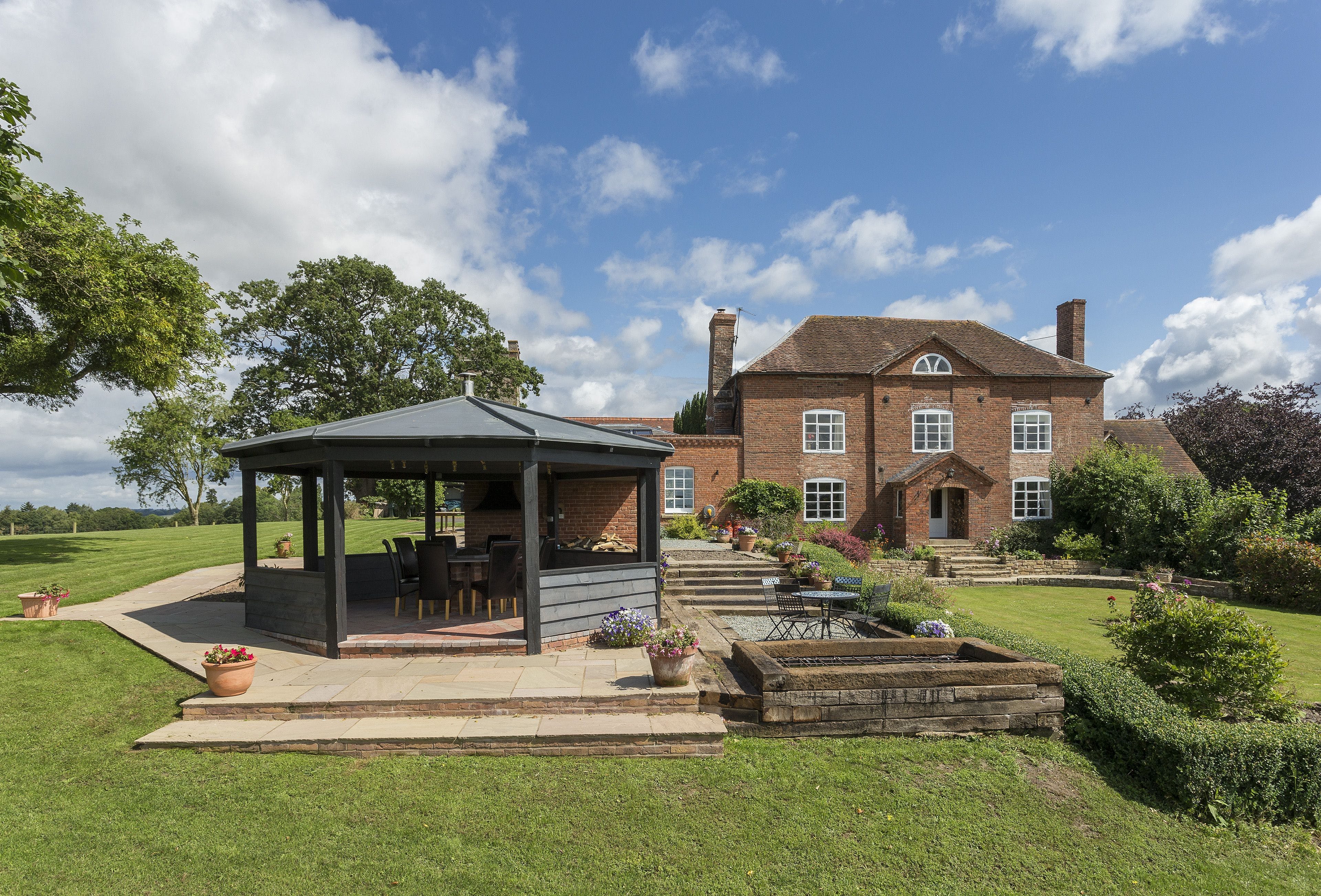House Gregale Bredon Worcestershire: Spacious 4-Bedroom Luxury House with Hot Tub and Countryside Views, Worcestershire
