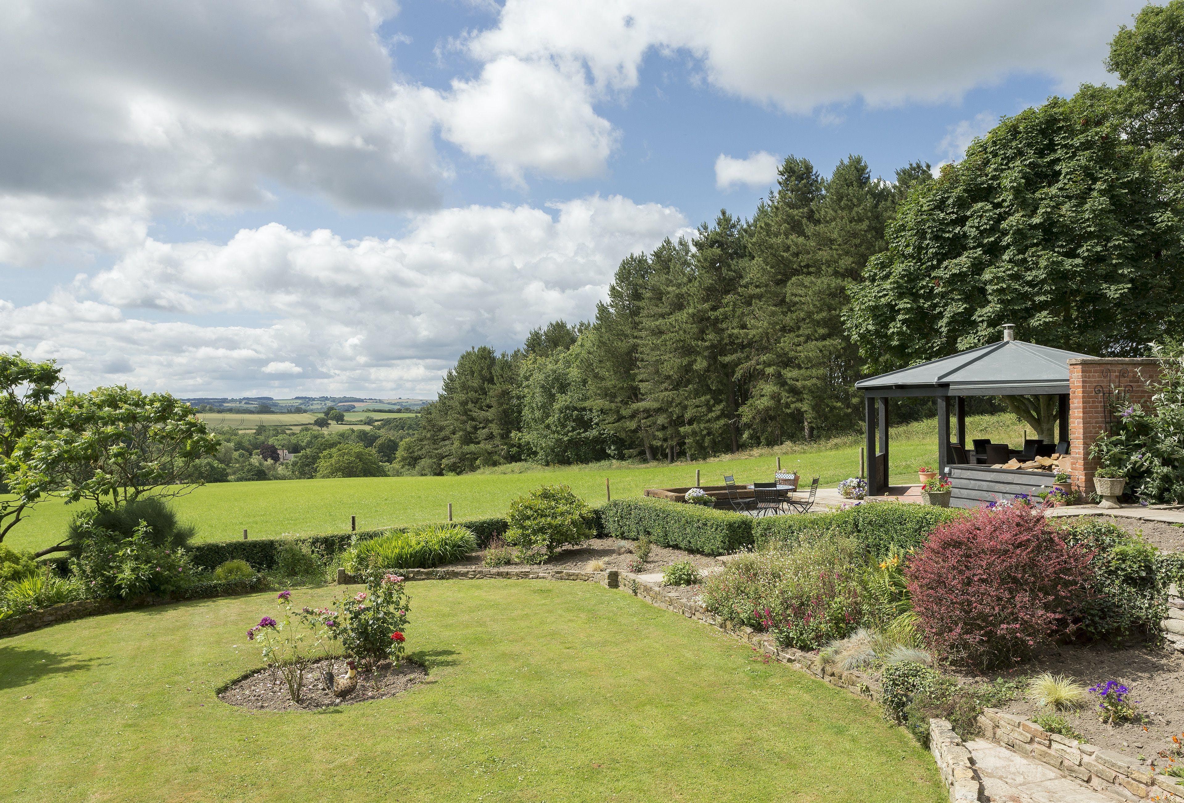 House Gregale Bredon Worcestershire: Spacious 4-Bedroom Luxury House with Hot Tub and Countryside Views, Worcestershire