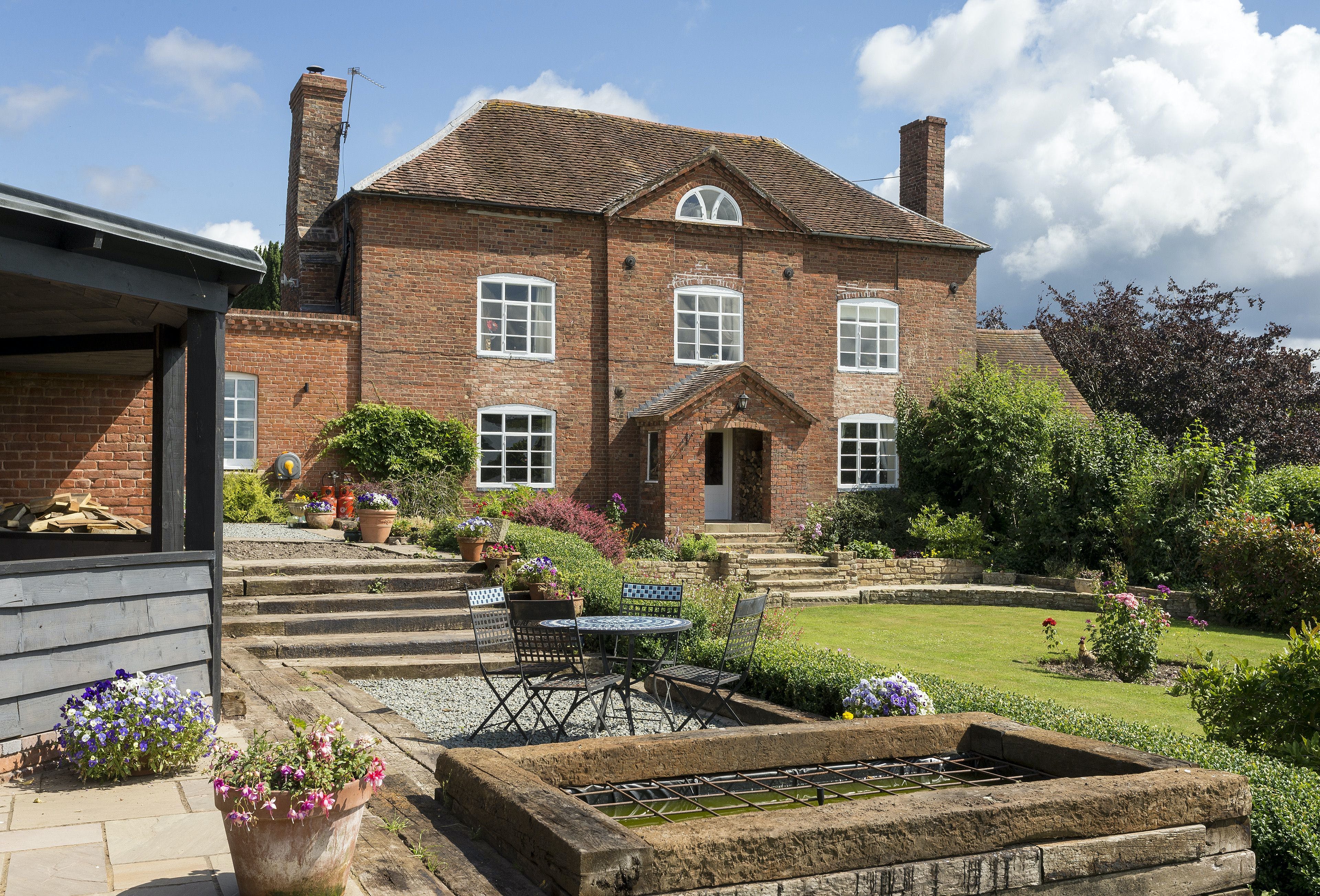 House Gregale Bredon Worcestershire: Spacious 4-Bedroom Luxury House with Hot Tub and Countryside Views, Worcestershire