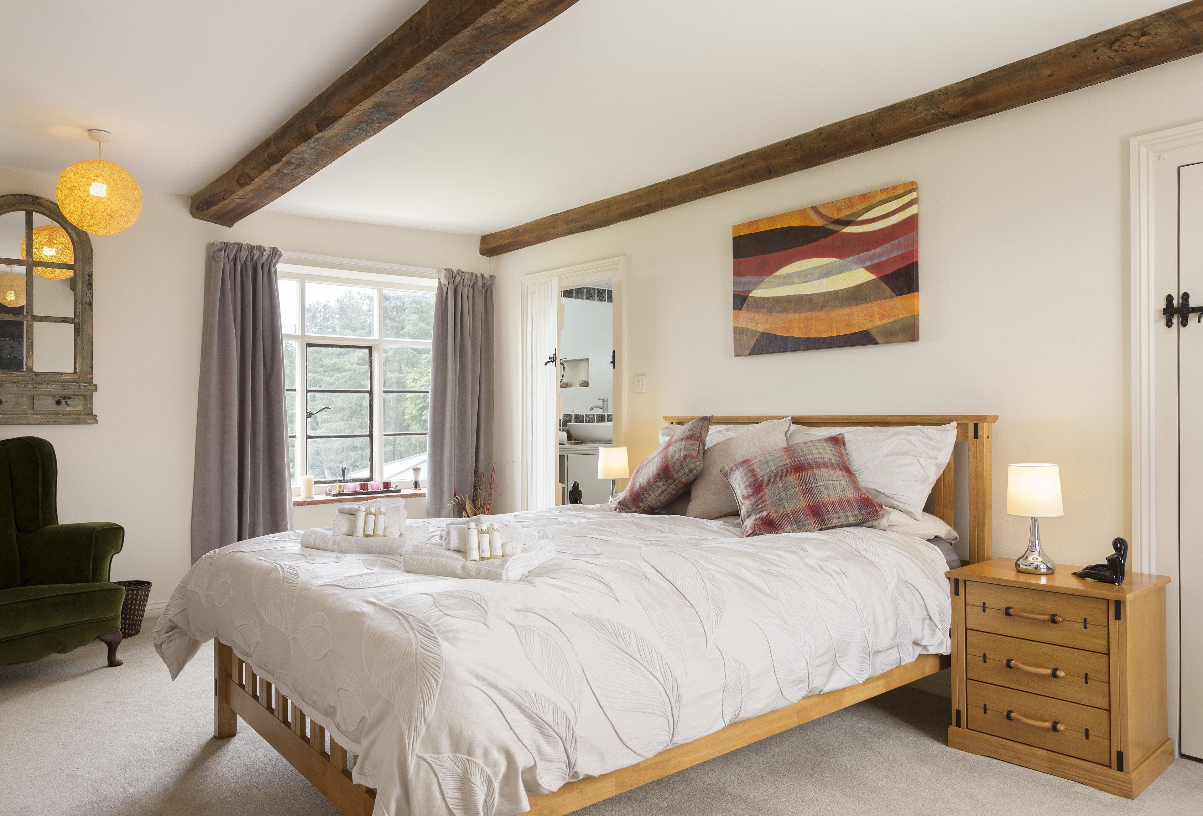 House Gregale Bredon Worcestershire: Spacious 4-Bedroom Luxury House with Hot Tub and Countryside Views, Worcestershire