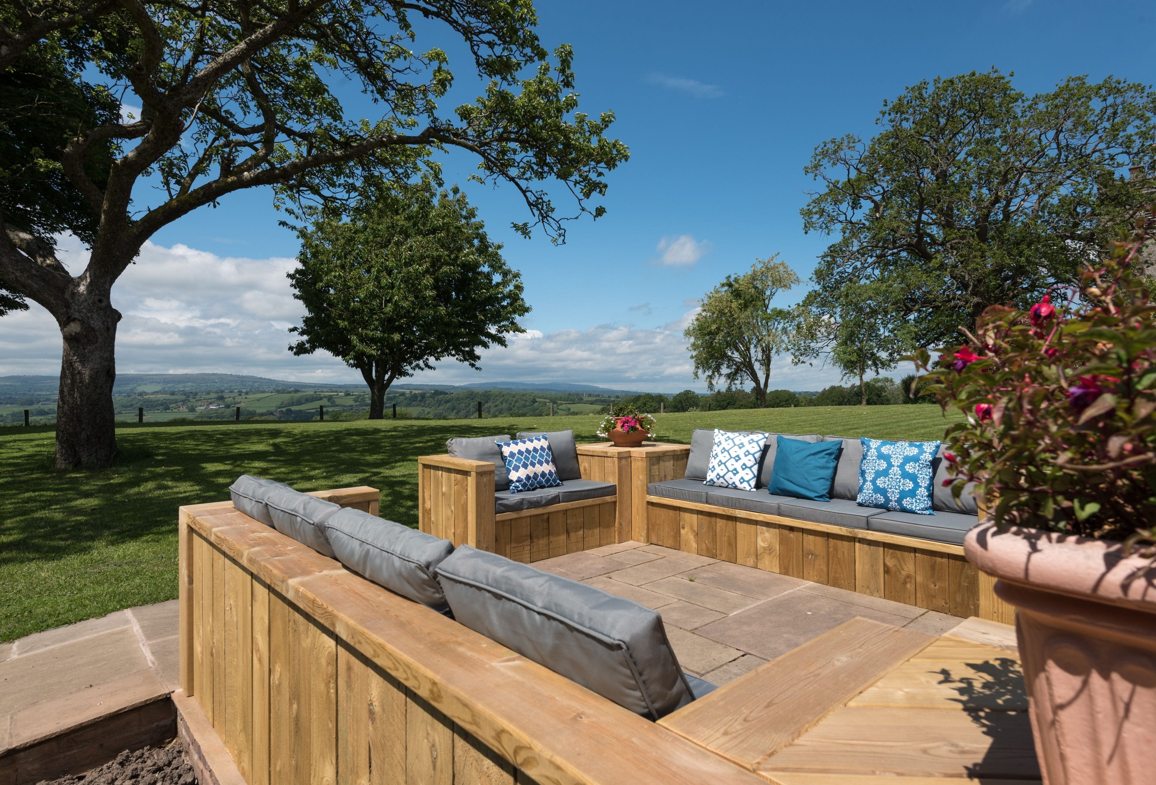 House Gregale Bredon Worcestershire: Spacious 4-Bedroom Luxury House with Hot Tub and Countryside Views, Worcestershire