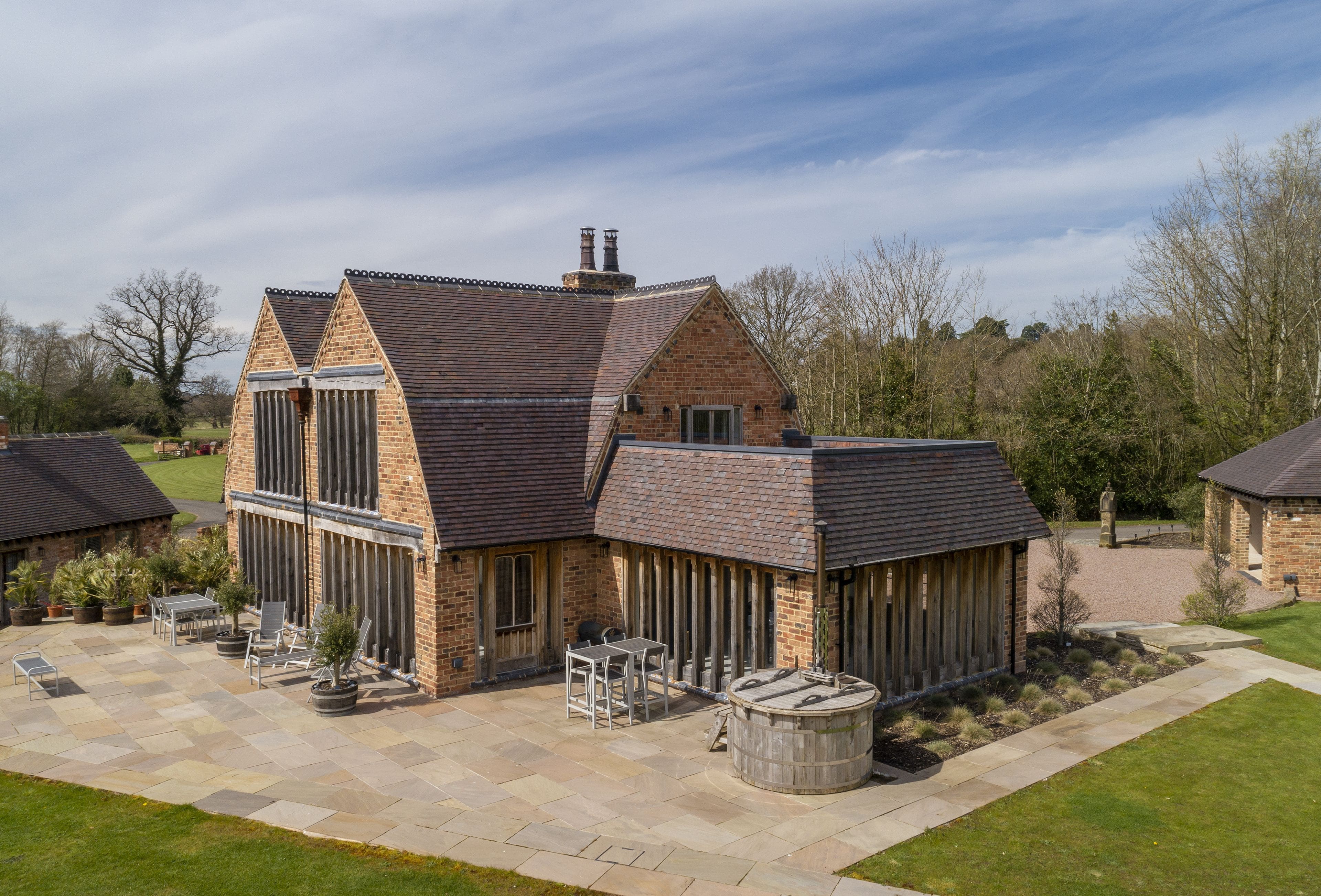 Manor Abberley Worcestershire: Charming 3-Bedroom Luxury Apartment with Hot Tub, Worcestershire