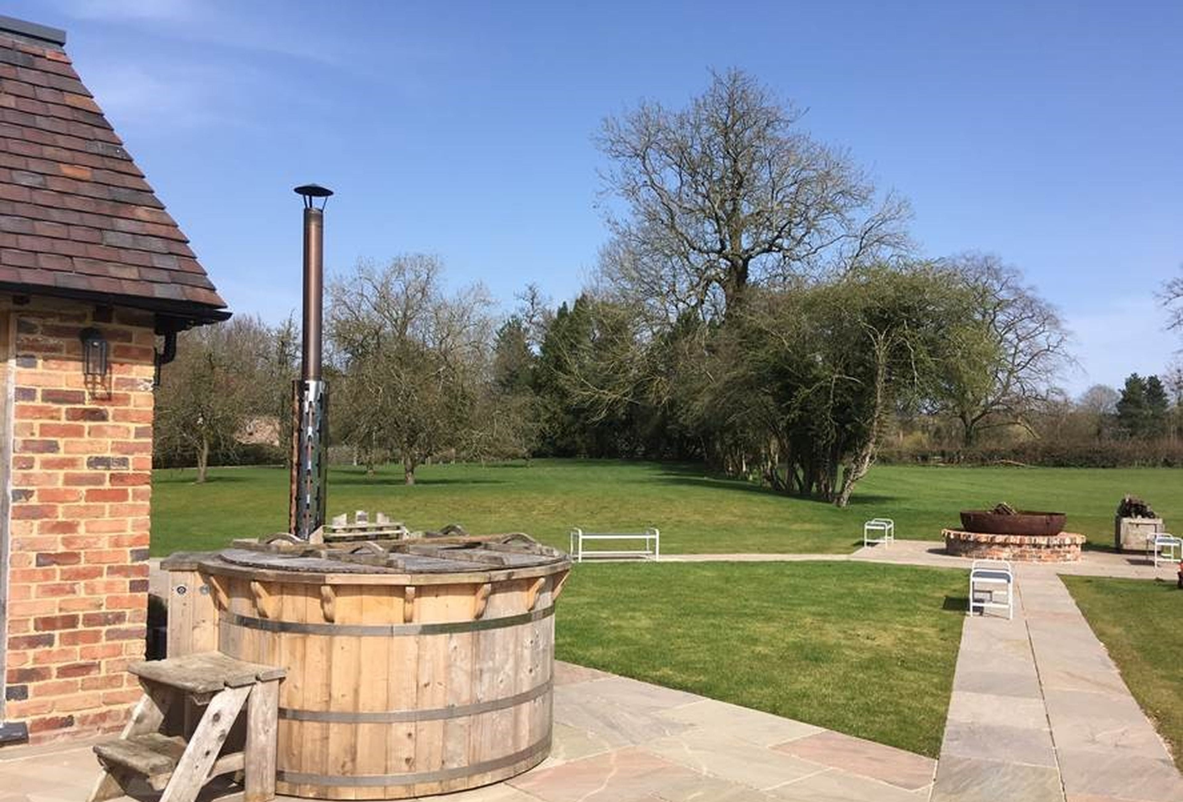 Manor Abberley Worcestershire: Charming 3-Bedroom Luxury Apartment with Hot Tub, Worcestershire