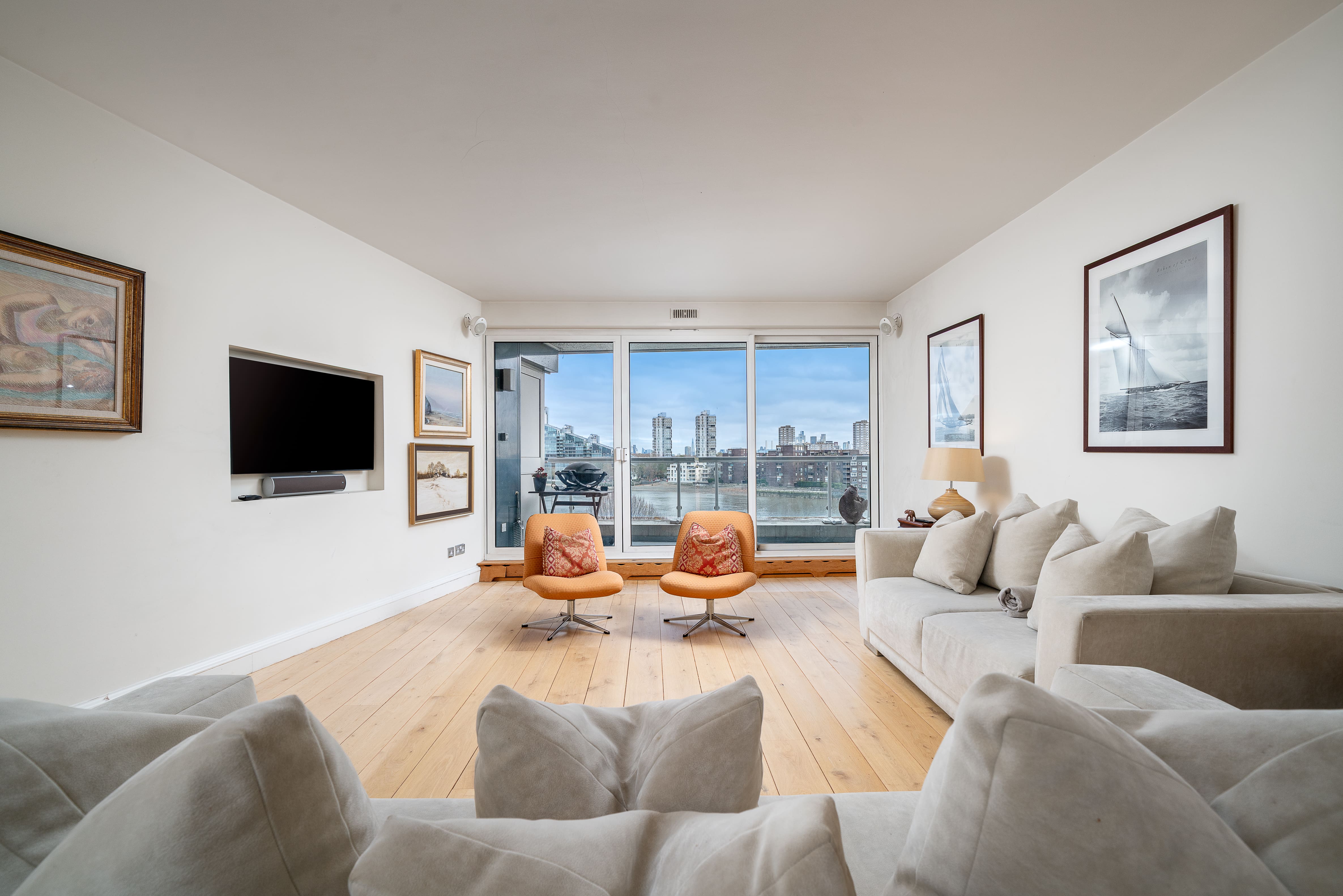 Manor Cadogan Chelsea: Chic 2-Bedroom Apartment Rental with Air Conditioning in Chelsea Harbour, London