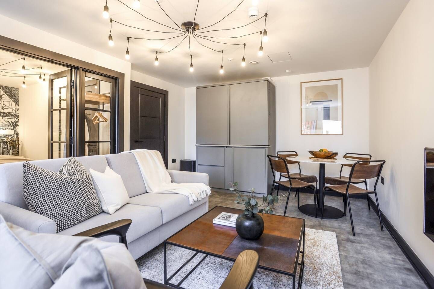 House Rowan Hermitage Hillside: Chic 2-Bedroom Family-Friendly Apartment Rental Edinburgh Hillside