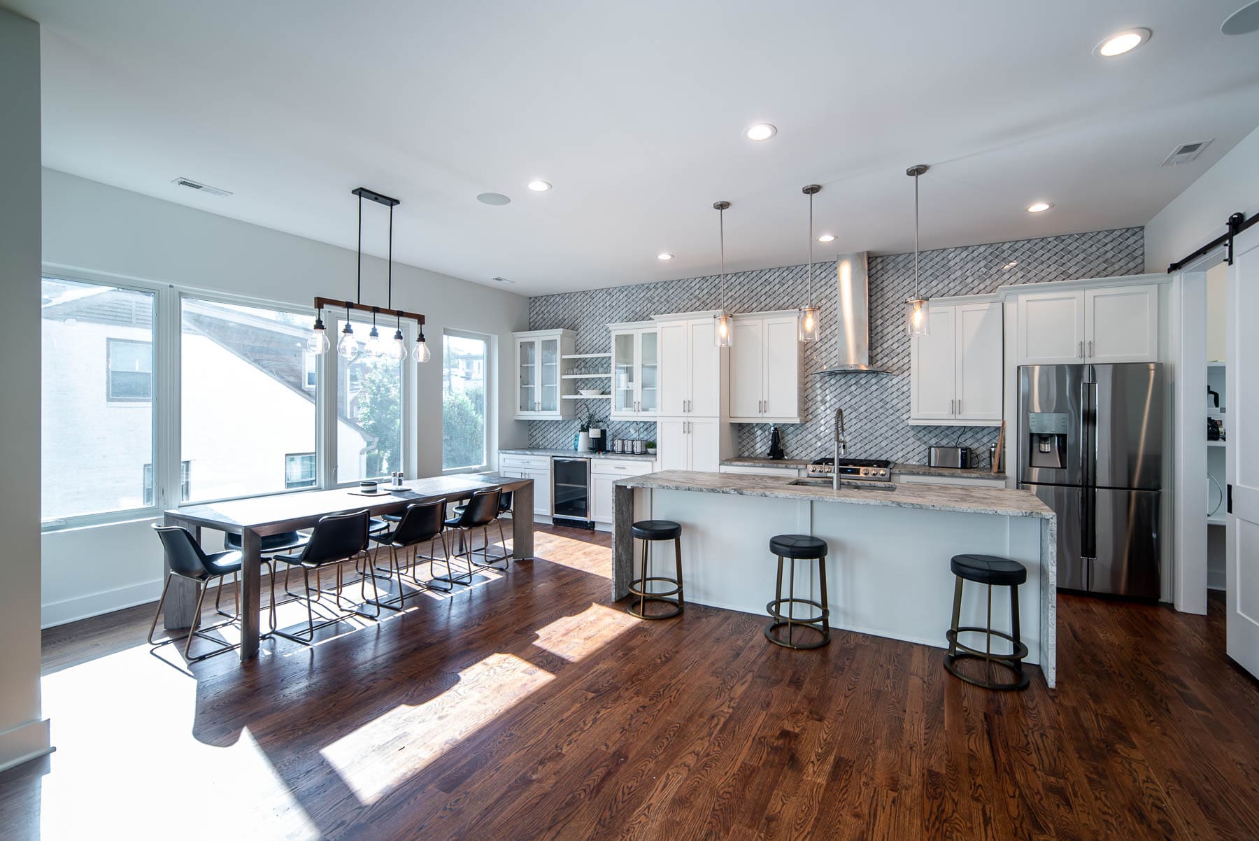 Manor Catawba Charlotte: Modern 3-Bedroom Townhouse with Hot Tub and Rooftop Terrace, Charlotte