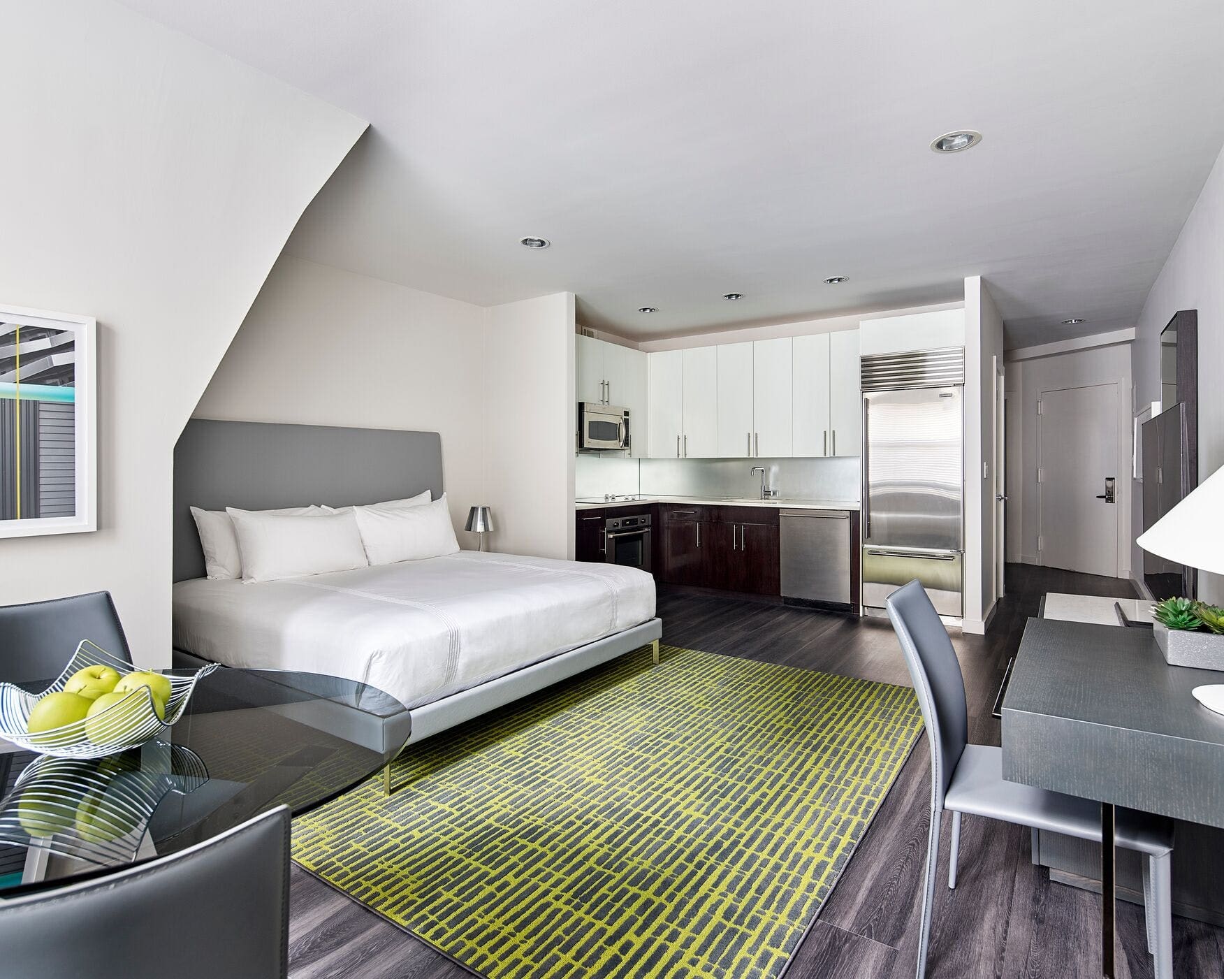 Villa Levante Duffy Times Square: Stylish Aparthotels with Air Conditioning and Family-Friendly Features, Times Square