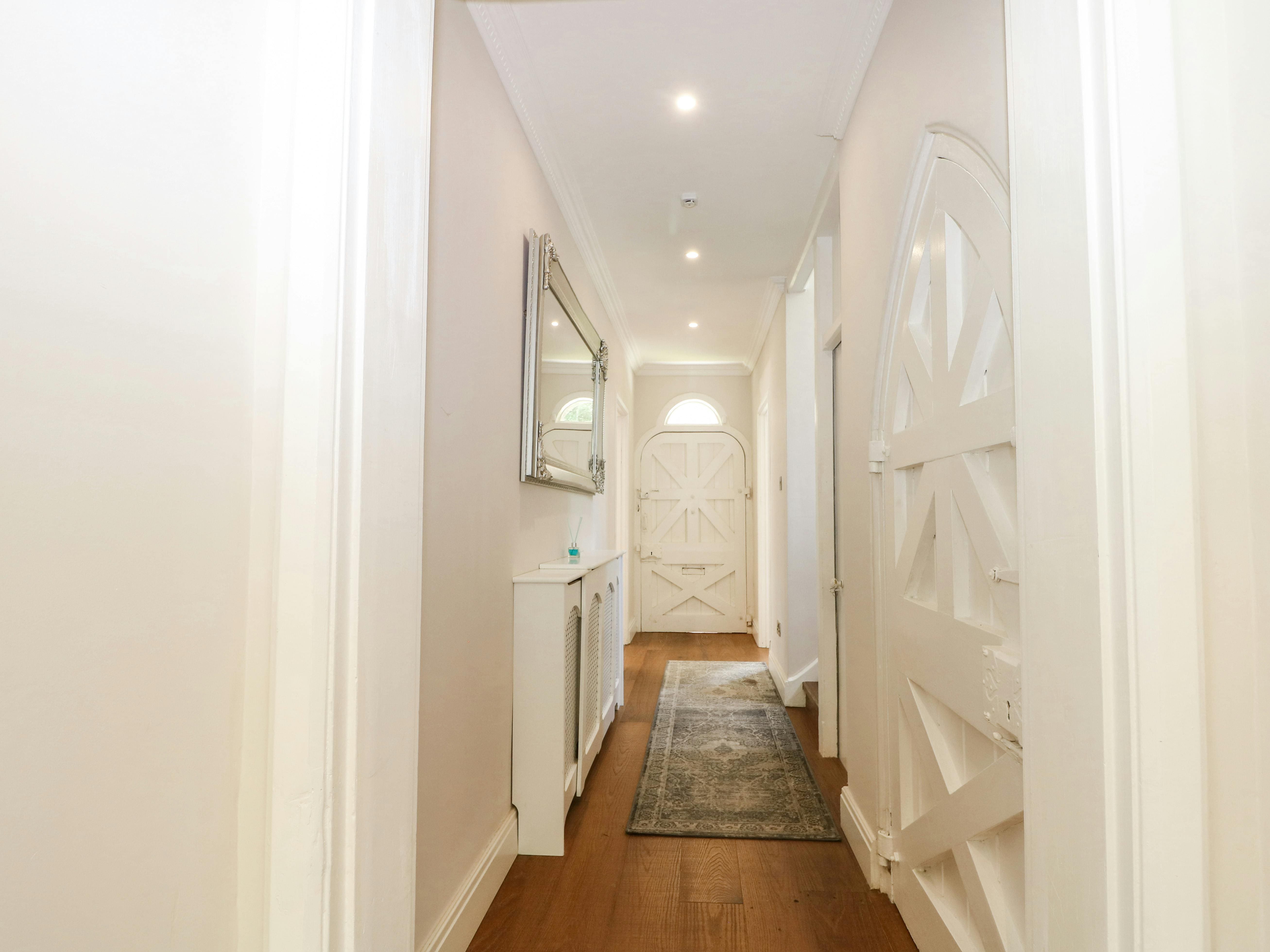 Manor Elvetham Reading: Charming 3-Bedroom Holiday Cottage with Hot Tub in Reading, Hampshire