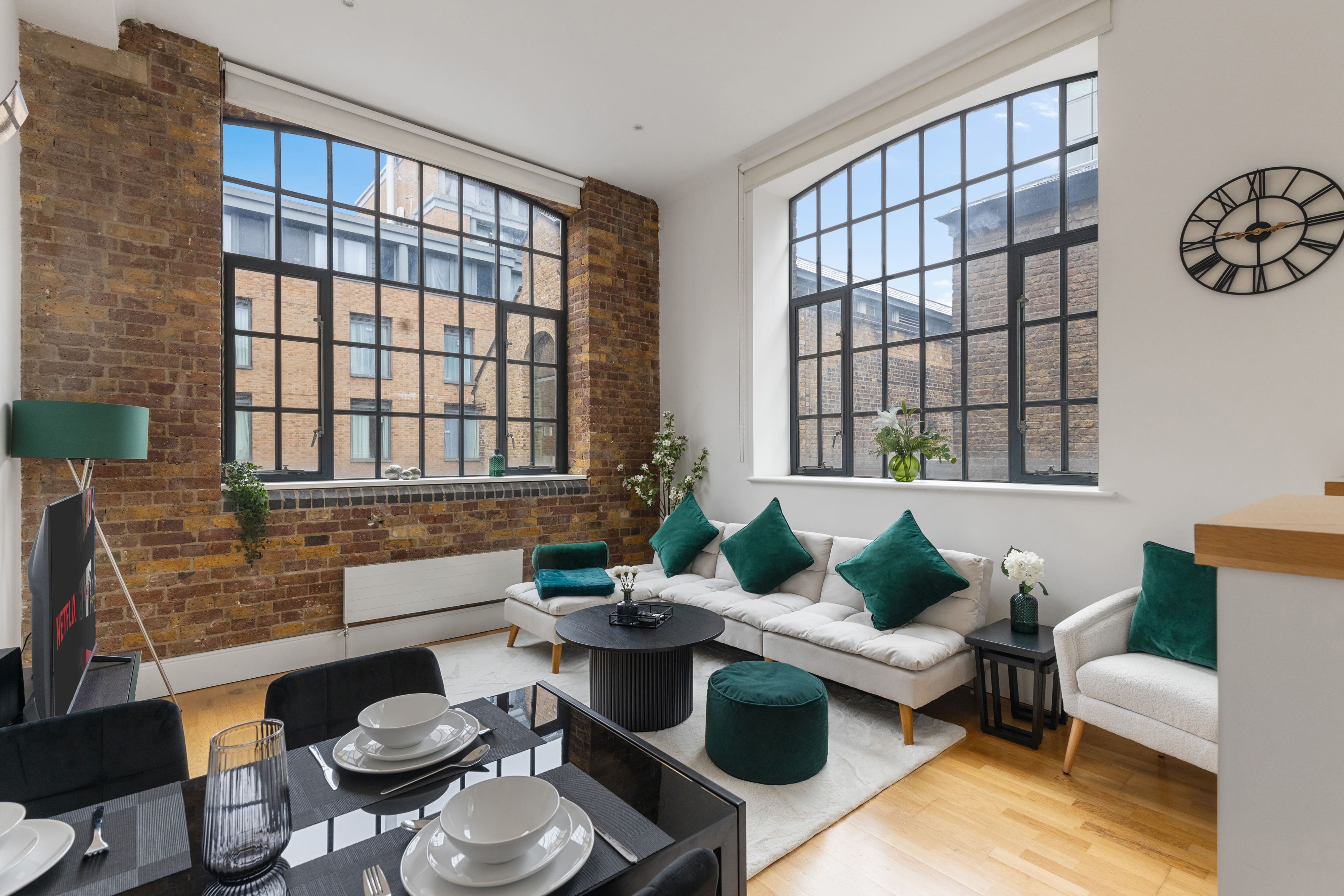 Manor Granary KingsCross: Stylish 2-Bedroom Apartment Rental with Family-Friendly Features, Kings Cross London
