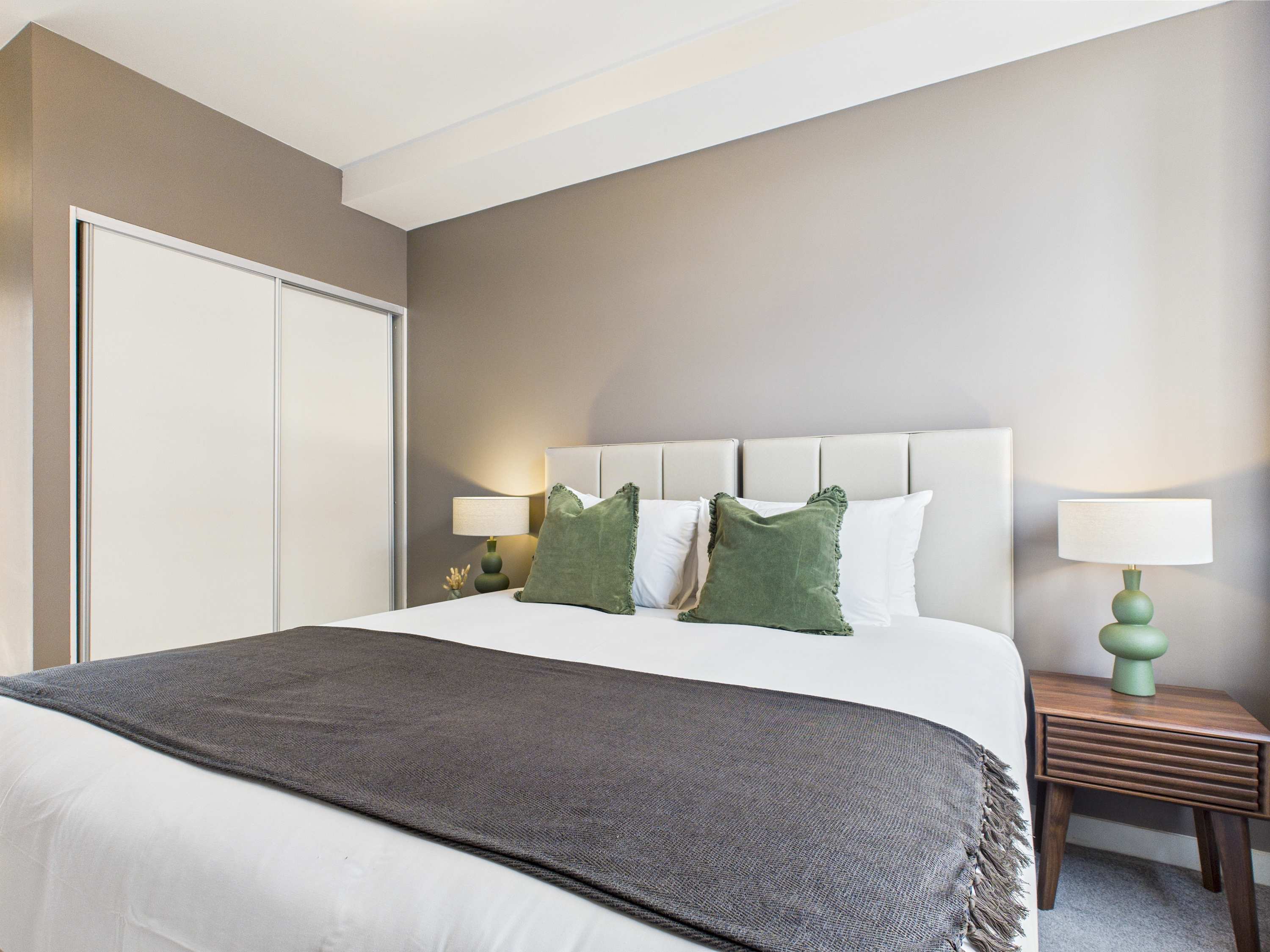 Manor Hoxton Shoreditch: Chic 2-Bedroom Apartment Rental with Communal Terrace, Shoreditch London