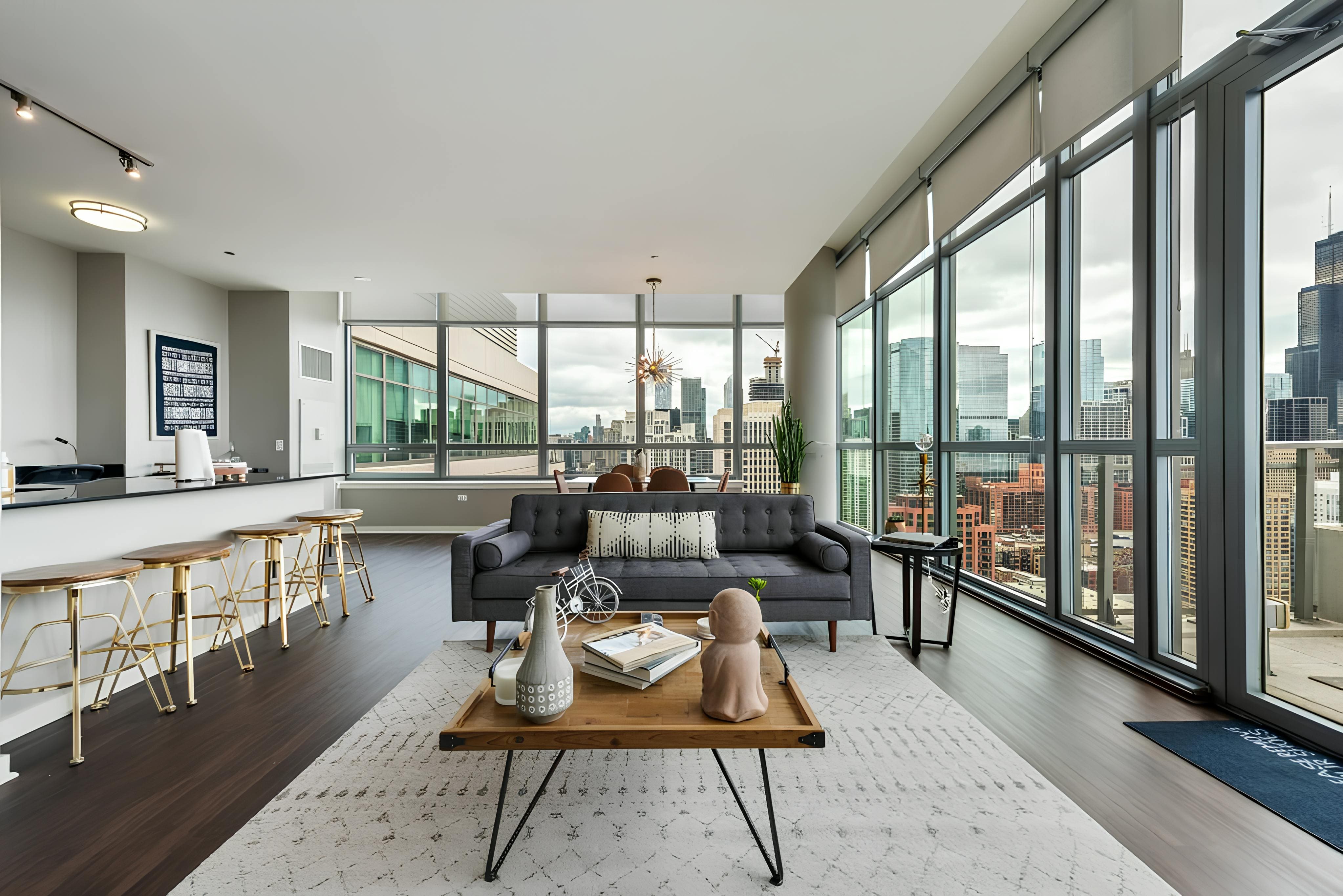 Villa Levante Ravenswood Chicago: Luxury 3-Bedroom Apartment with Hot Tub in Chicago