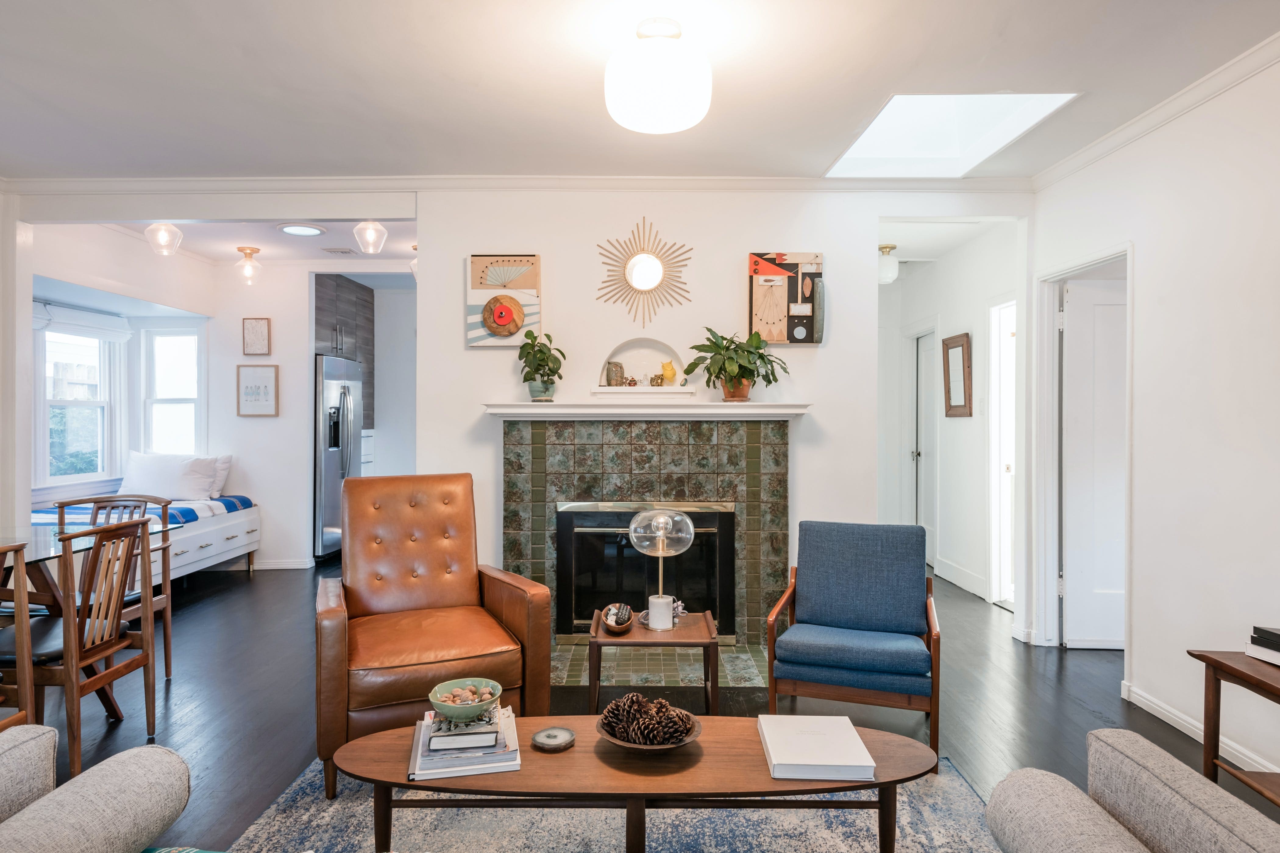 Manor Mariposa Venice: Charming 3-Bedroom Apartment Rental with Seaview and Air-Con, Venice