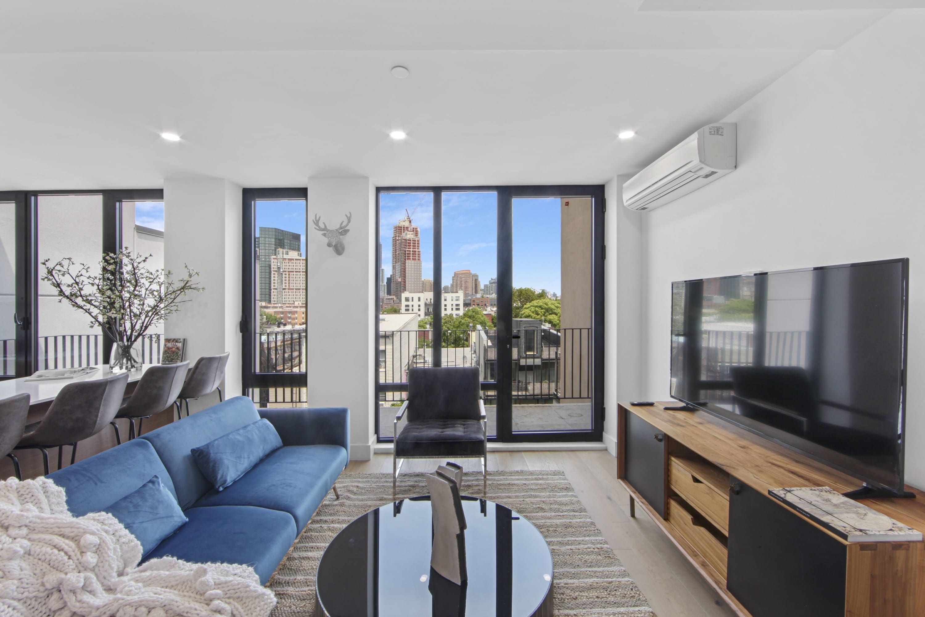 Manor Maspeth Greenpoint: Modern 2-Bedroom Apartment Rental with Roof Terrace, Greenpoint New York