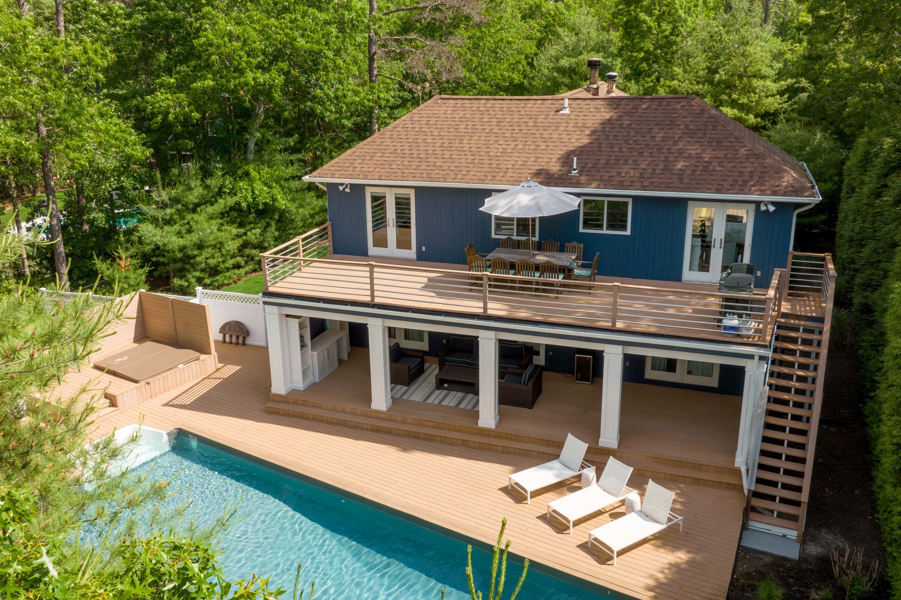 Manor Noyac Sag Harbor: Luxury 3-Bedroom Apartment with Hot Tub and Sea Views, Sag Harbor