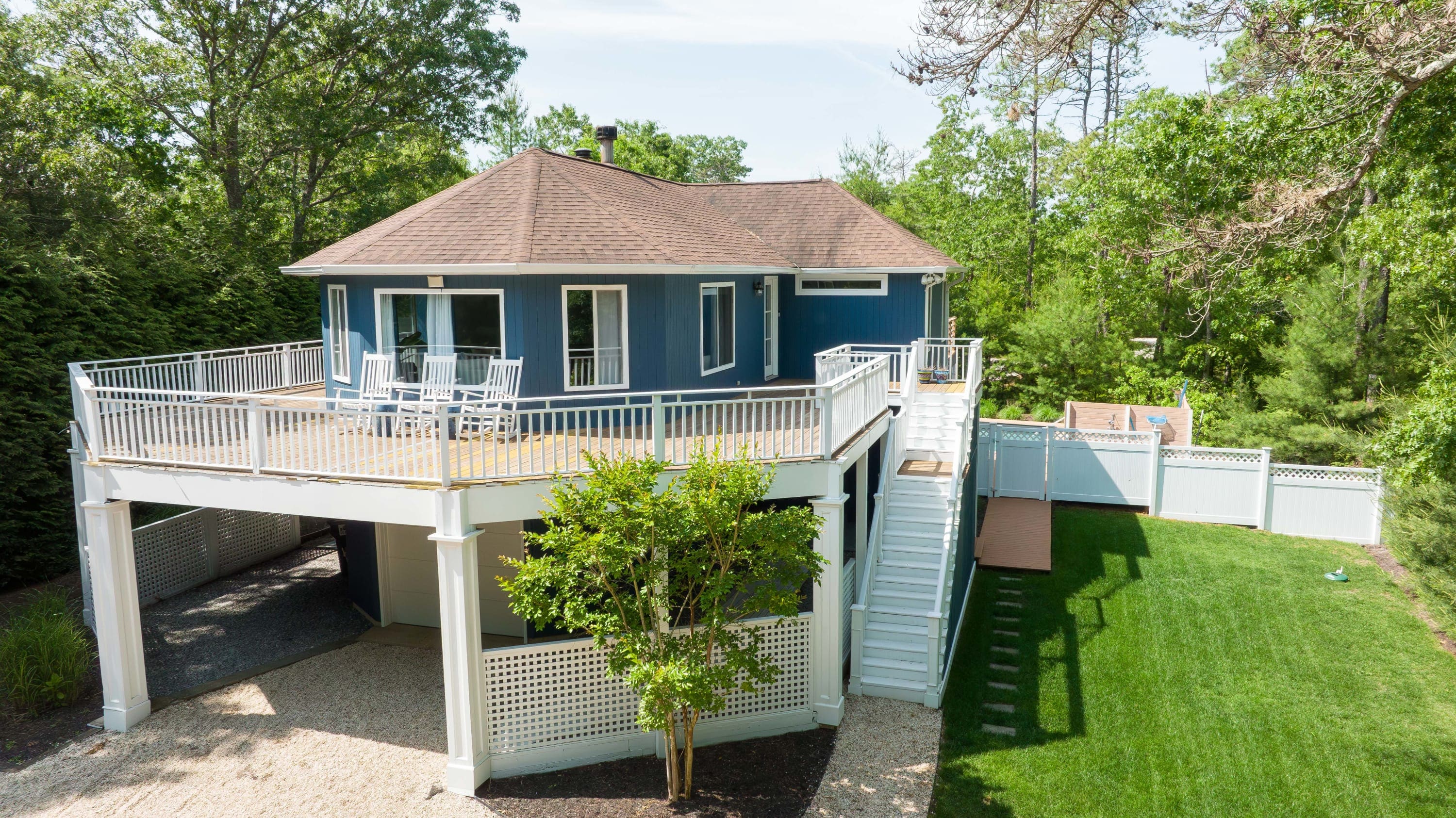 Manor Noyac Sag Harbor: Luxury 3-Bedroom Apartment with Hot Tub and Sea Views, Sag Harbor