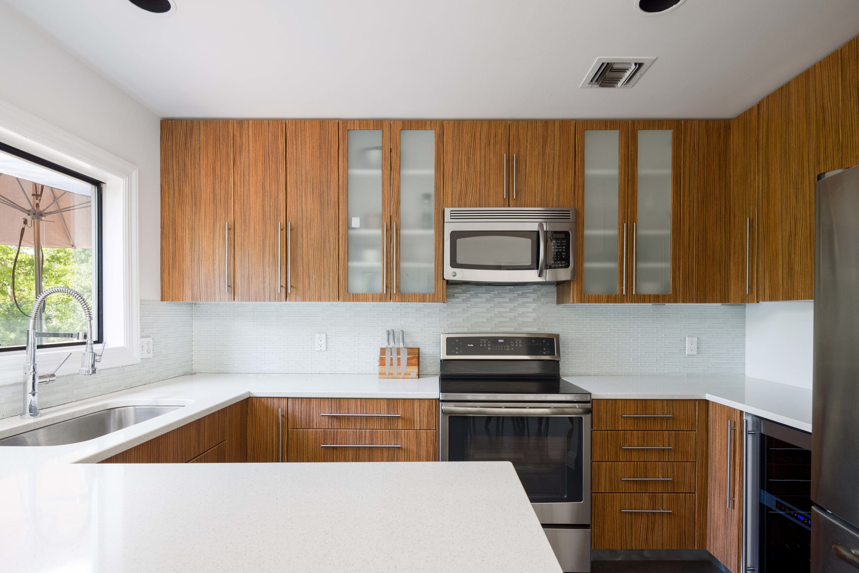 Manor Noyac Sag Harbor: Luxury 3-Bedroom Apartment with Hot Tub and Sea Views, Sag Harbor