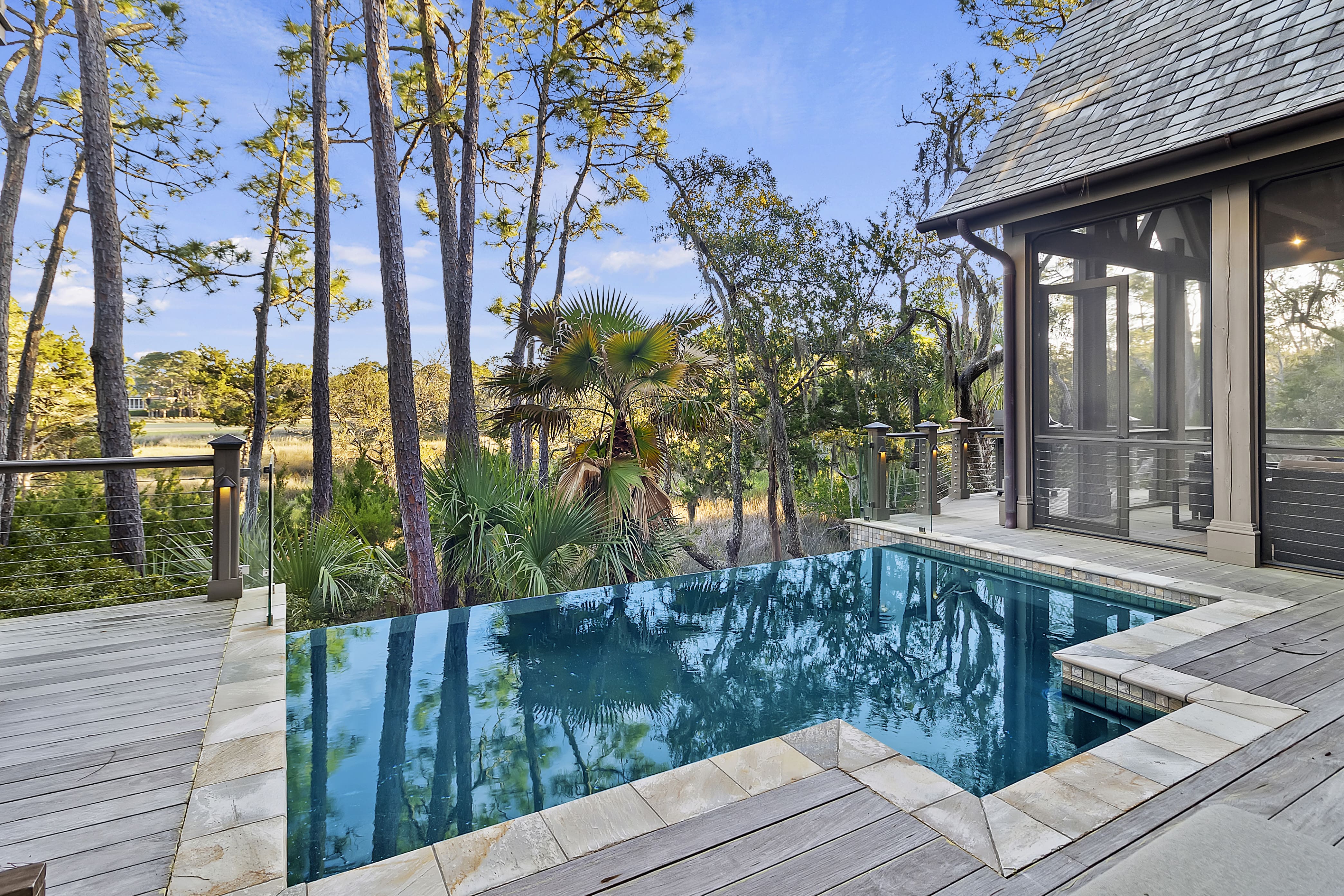 Villa Lysias Angel Oak South Carolina: Luxury 4-Bedroom Villa with Pool and Sea Views, Charleston County