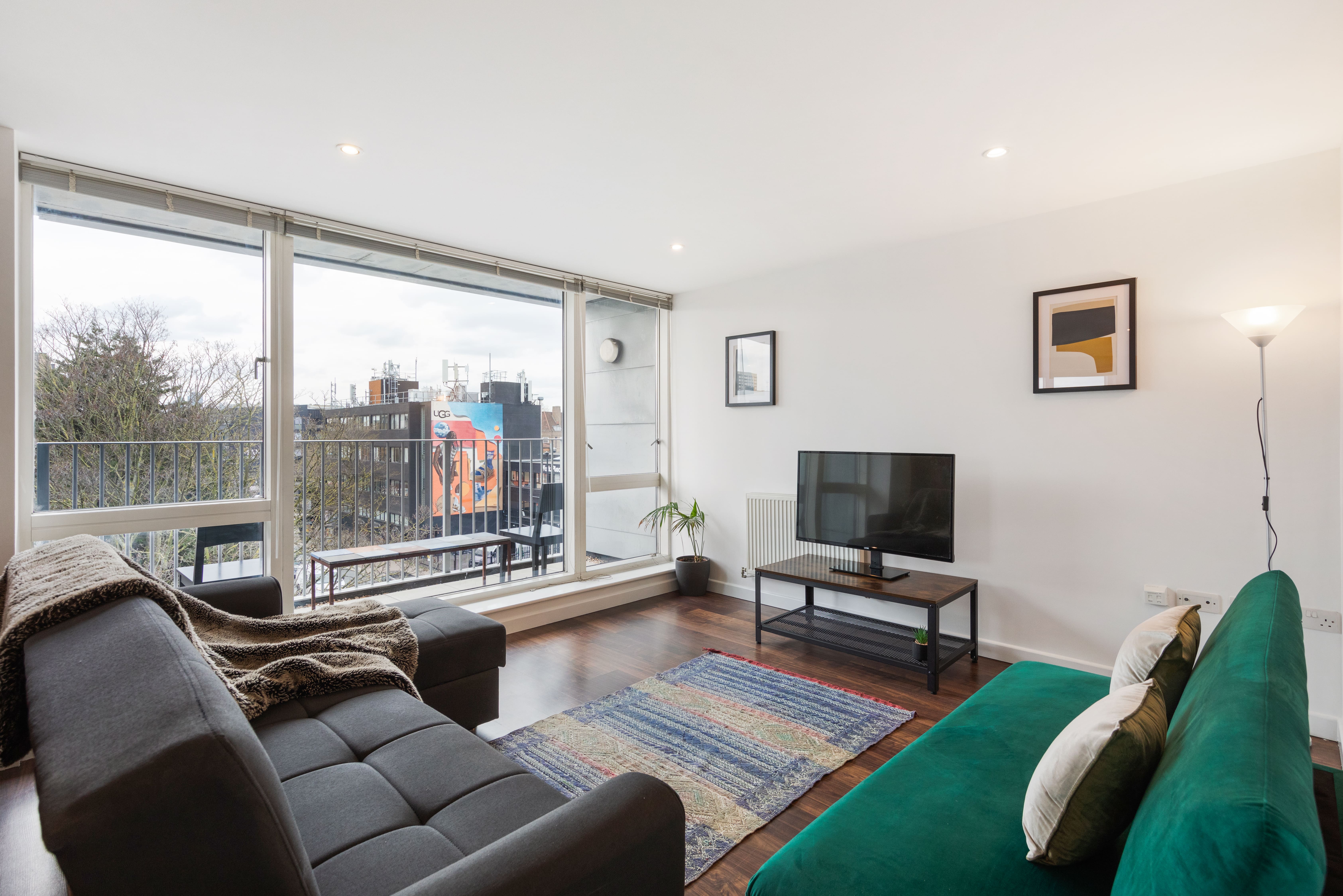 Manor Pritchard Bethnal Green: Spacious 3-Bedroom Family Apartment Rental Bethnal Green London