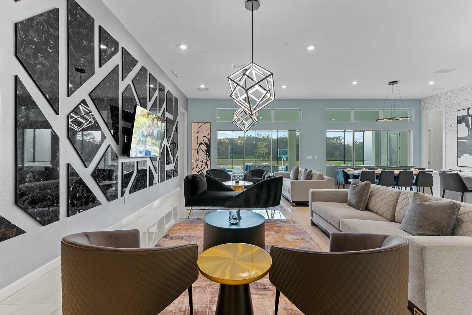 Villa Safran Tarpon Springs Florida: Spacious 10-Bedroom Apartment with Pool and Gym, Polk County