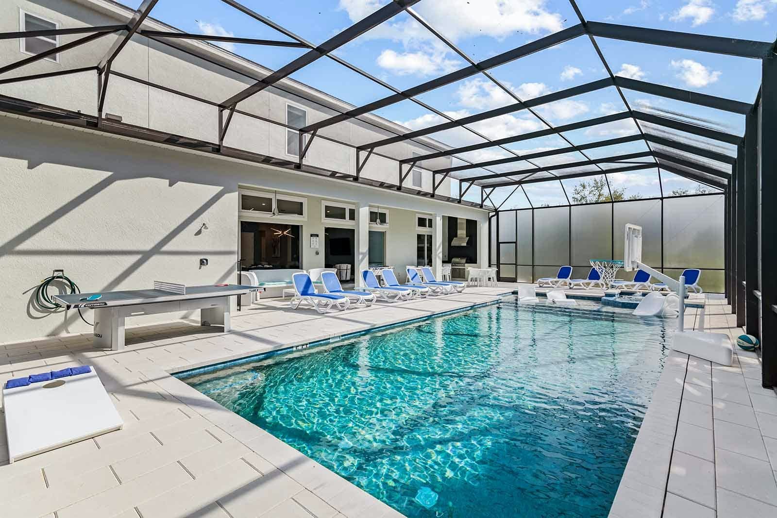 Villa Safira Lakewood Florida: 11-Bedroom Luxury Villa with Pool and Gym, Polk County, Florida