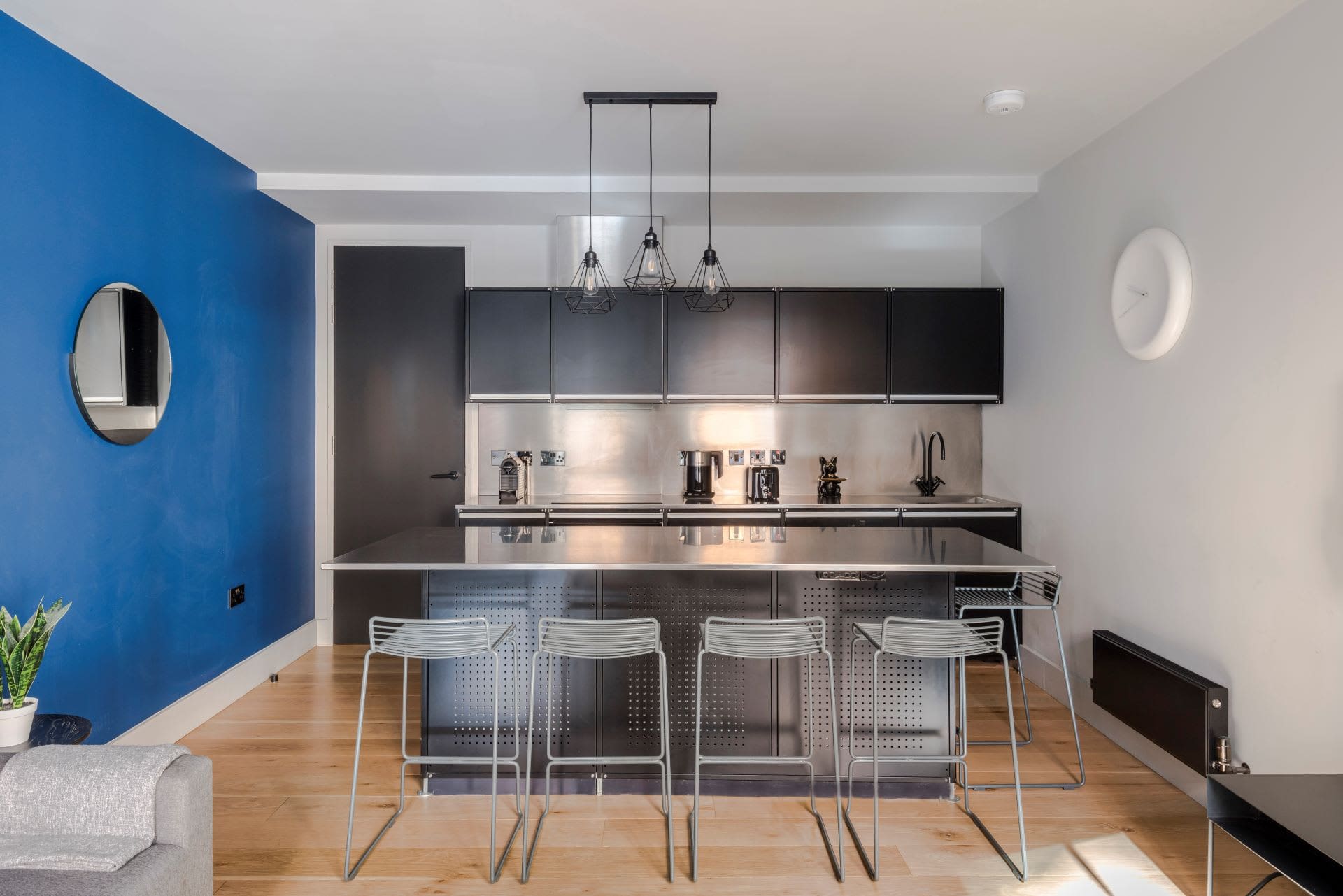 Manor Seven Dials Covent Garden: Chic 1-Bedroom Apartment Rental with Family-Friendly Features, Covent Garden