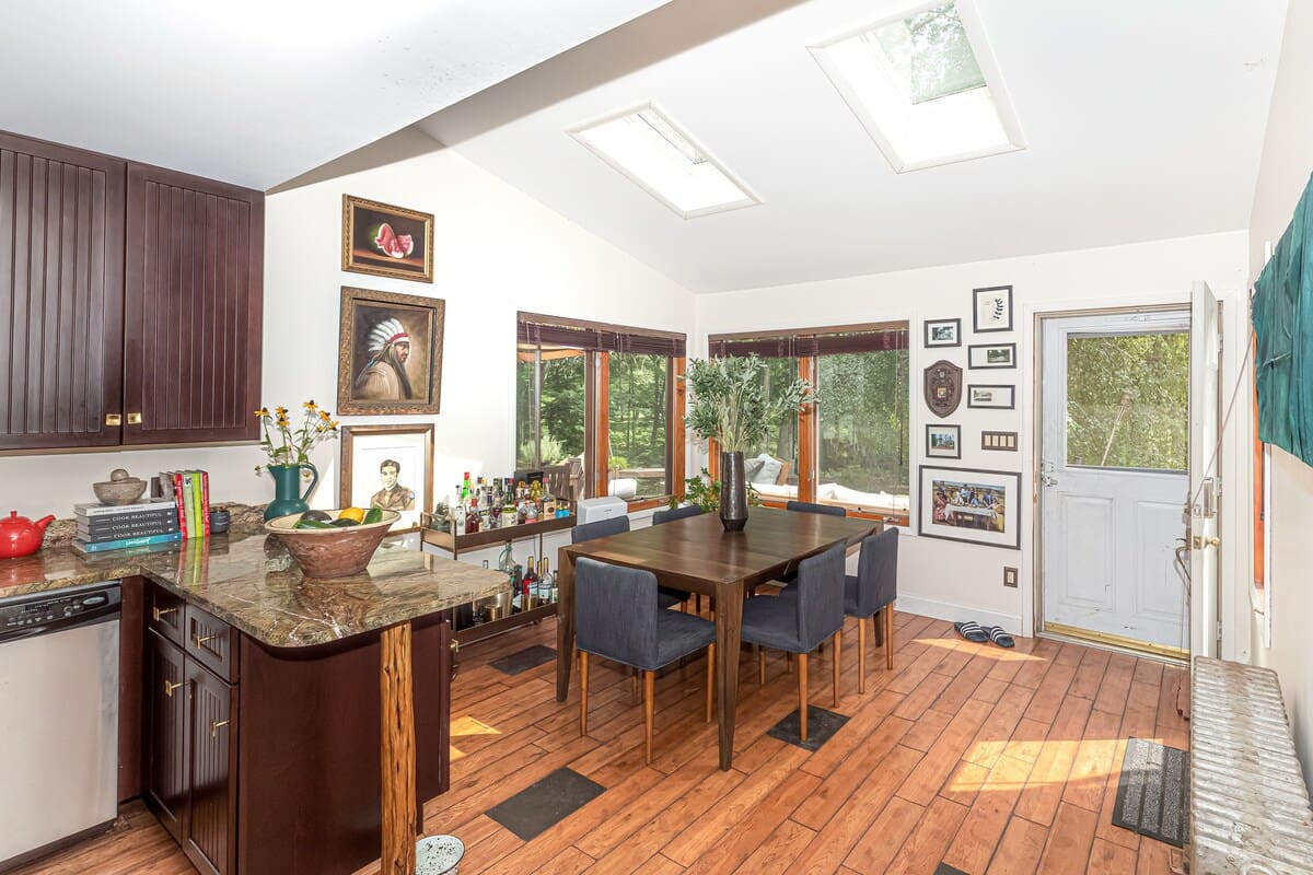 Manor Shandaken Phoenicia: 4-Bedroom Ski Chalet Rental with Hot Tub and Air-Con in Phoenicia, Hudson Valley