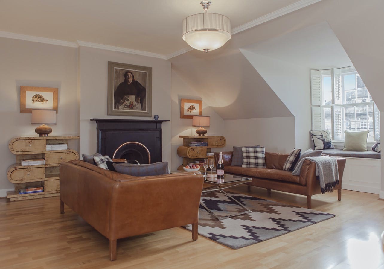 Manor Stenhouse Edinburgh: Elegant 2-Bedroom Apartment Rental with Parking in New Town Edinburgh