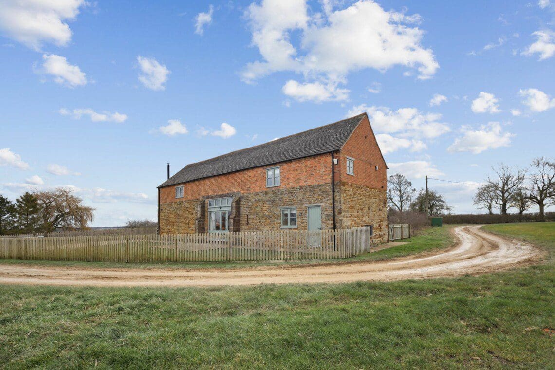 Manor Swithland Leicestershire: Spacious 4-Bedroom Family-Friendly Apartment Rental in Countryside Leicestershire