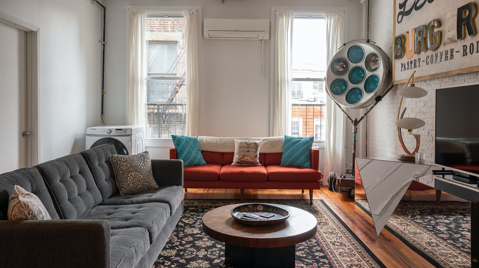 Manor Wythe Williamsburg: Chic 3-Bedroom Loft Rental with Air-Con, Family-Friendly in Williamsburg