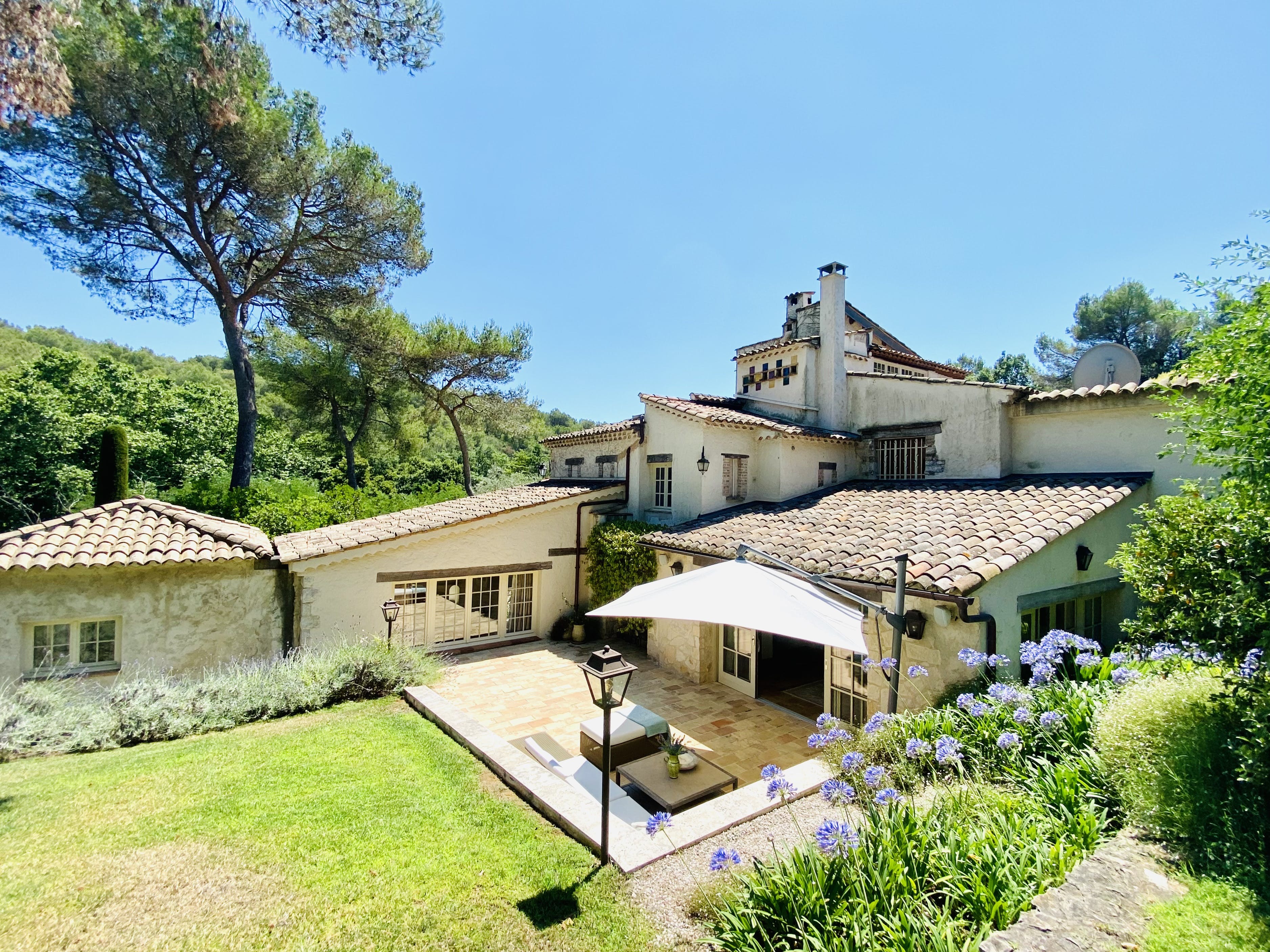 Villa Crépuscule Garoupe Antibes: Luxury 6-Bedroom Apartment with Seaview and Pool, Antibes