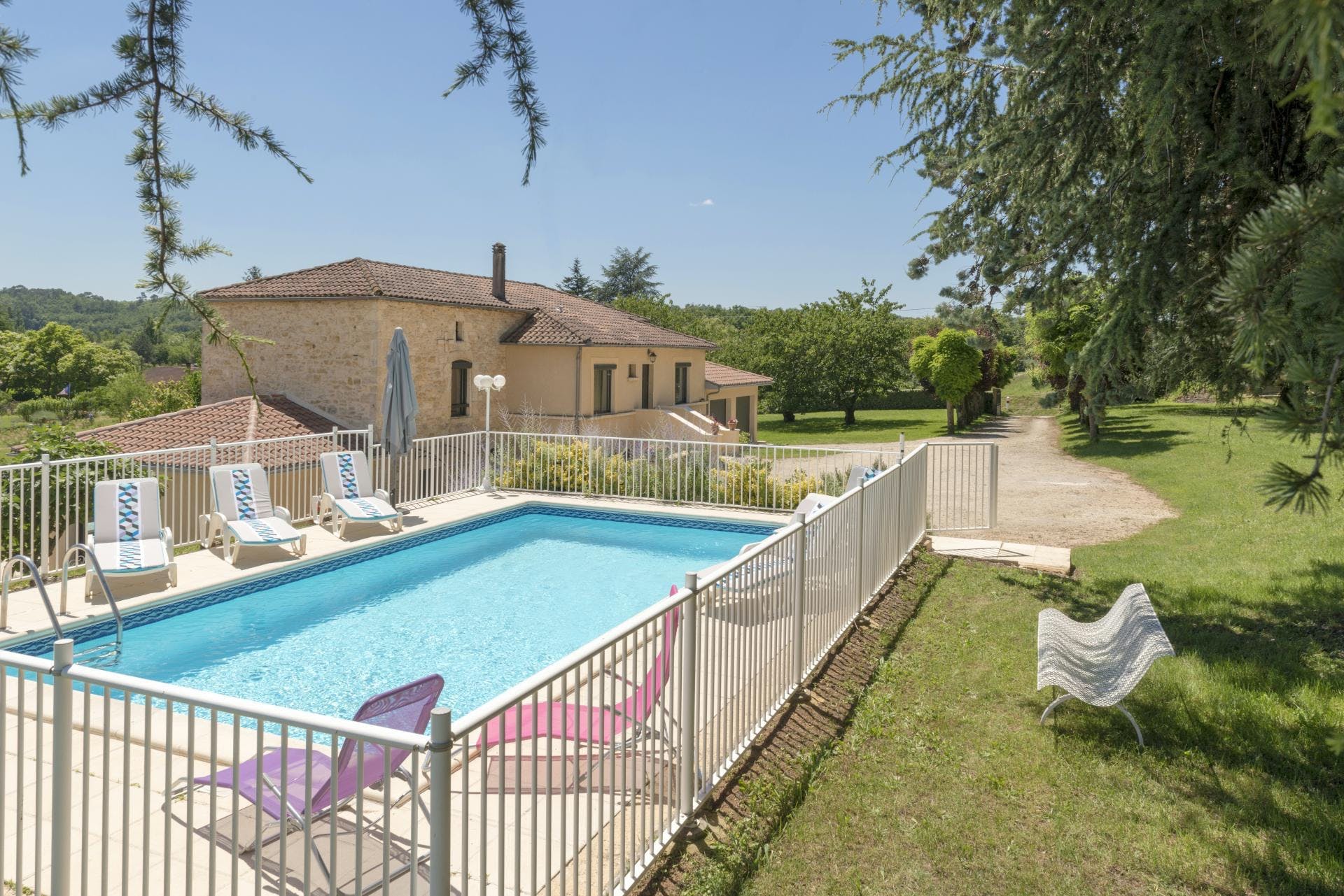 Mas Causse Duravel: Luxury 4-Bedroom Villa with Tennis Court and Countryside Views, Lot France