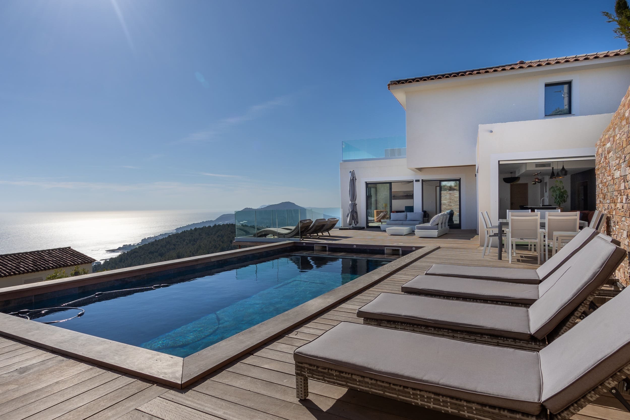 Mas Faron Toulon: Luxury 4-Bedroom Villa with Infinity Pool and Sea Views, Toulon