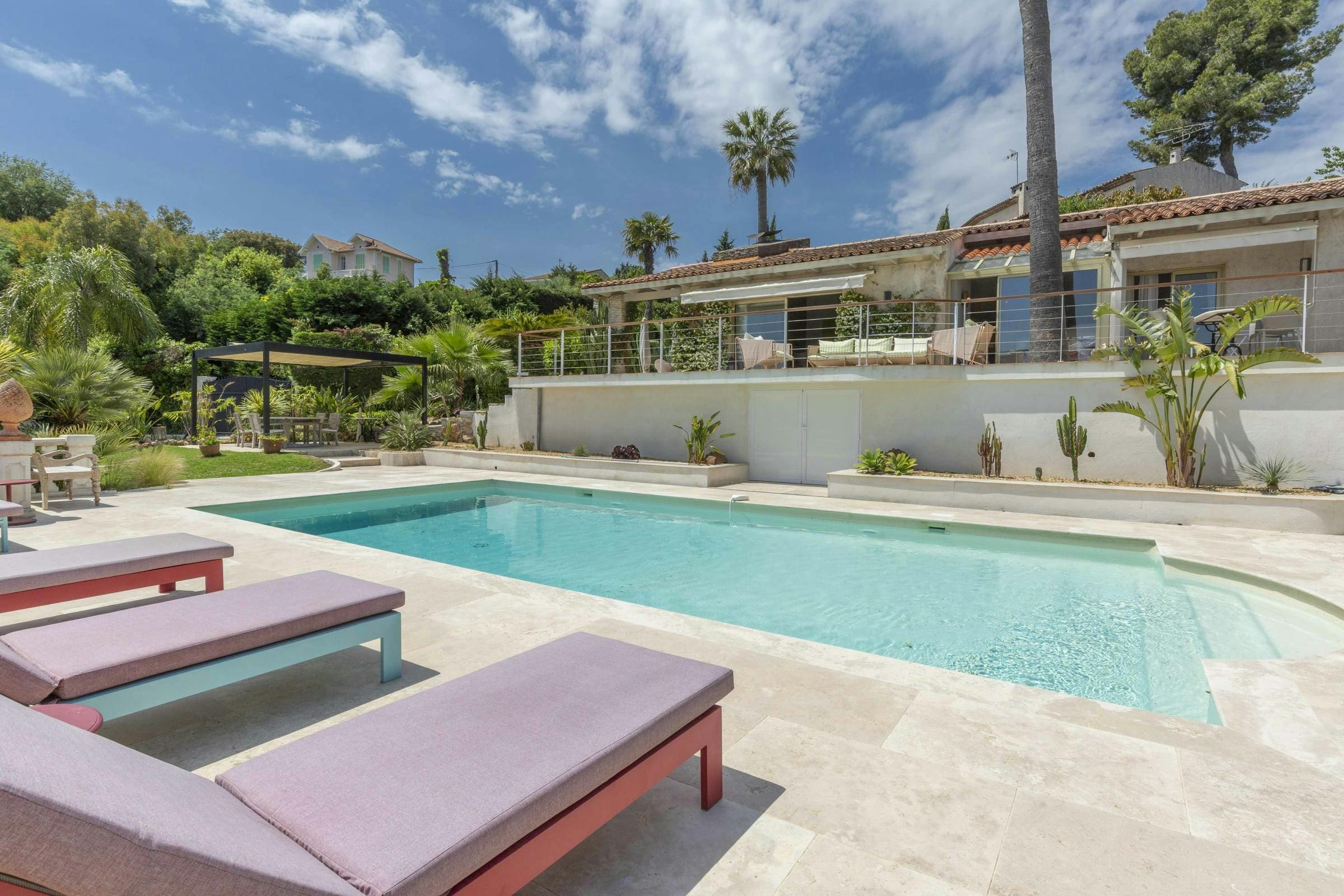 Villa Autan Garoupe Antibes: Luxury 4-Bedroom Villa with Stunning Seaviews and Pool, Antibes
