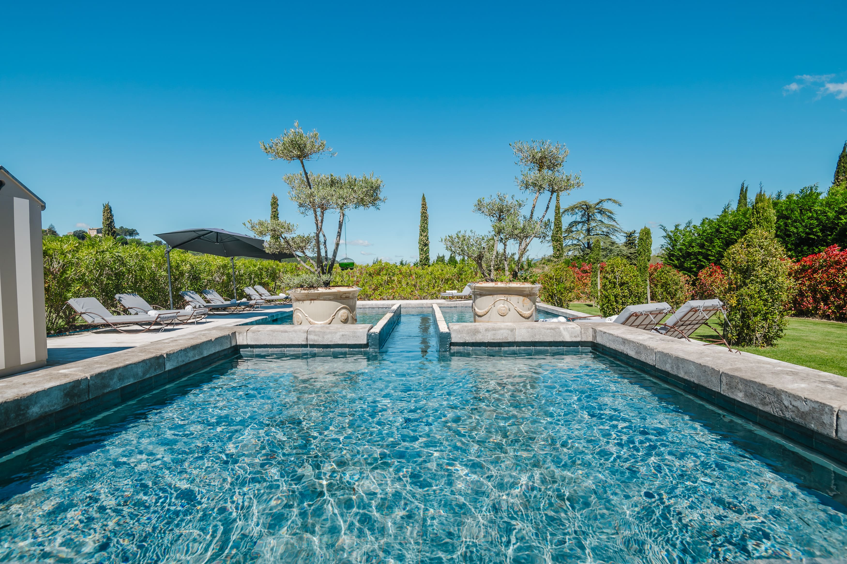 Mas Garrigue Vaucluse Provence 3: Luxury 5-Bedroom Villa with Private Pool and Air Conditioning, Vaucluse