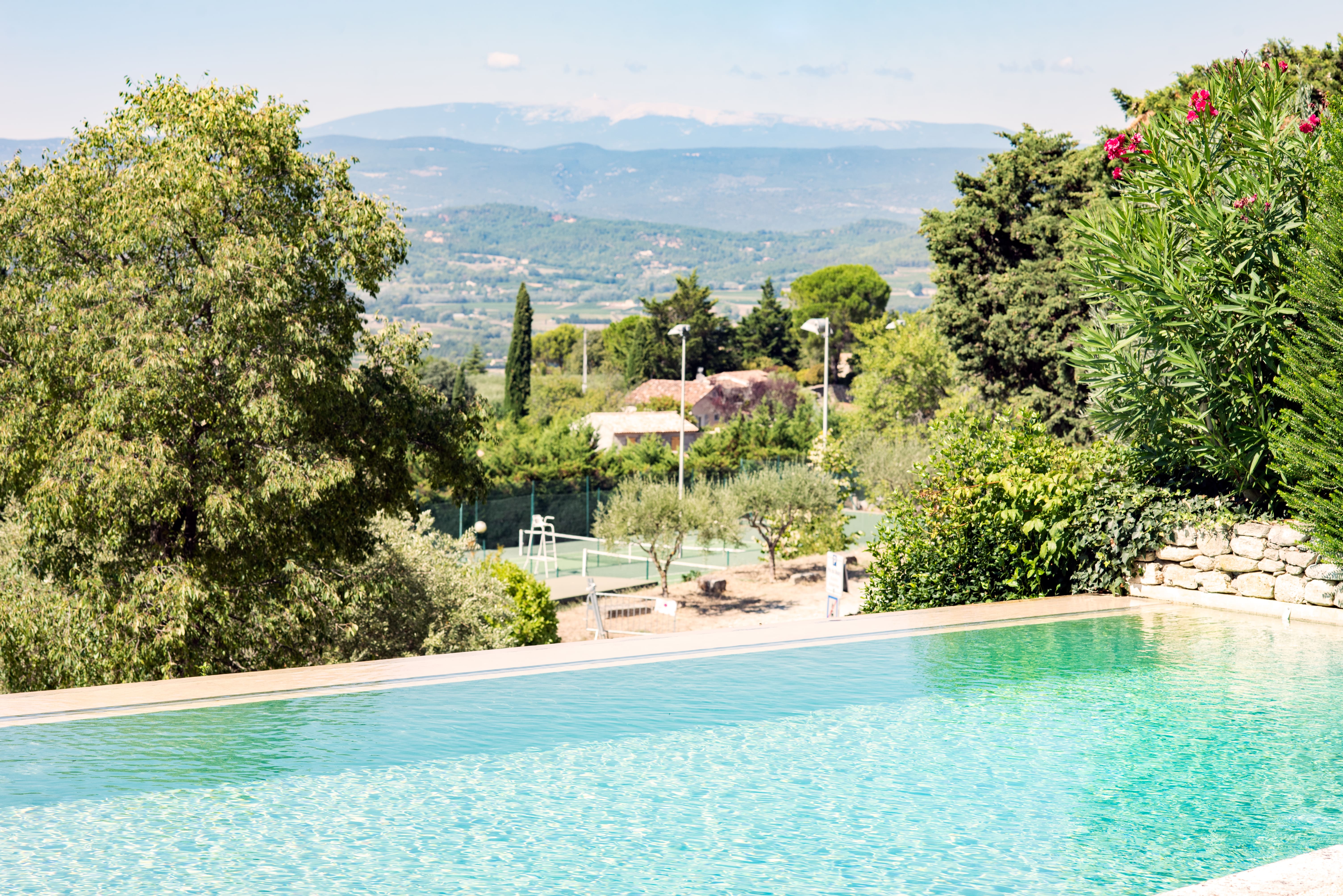 Mas Lou Paraïs Vaucluse: Elegant 3-Bedroom Apartment with Infinity Pool, Air-Con in Vaucluse