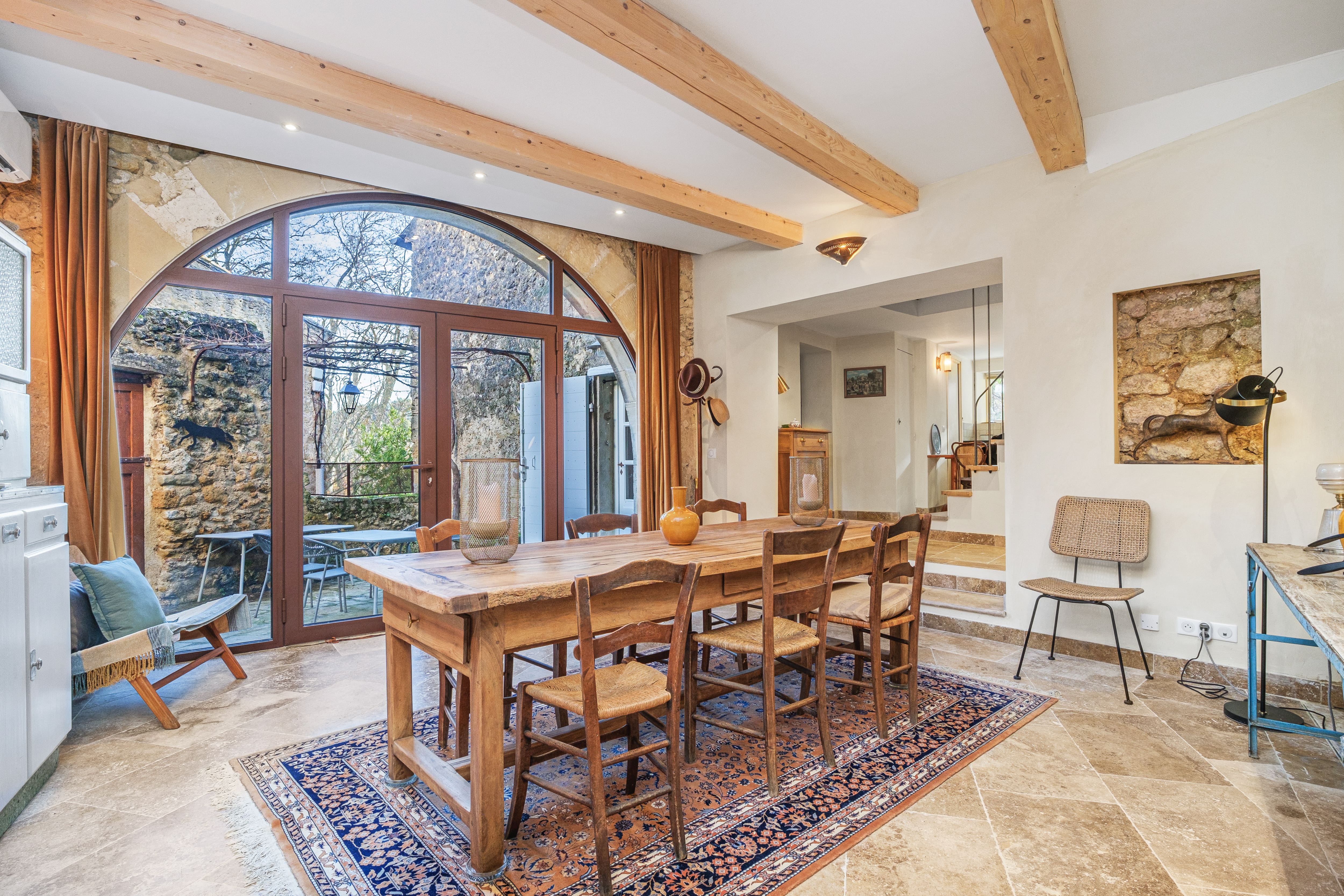 Mas Lou Vaucluse: Luxury 3-Bedroom Villa with Air Conditioning and Family-Friendly Amenities, Vaucluse