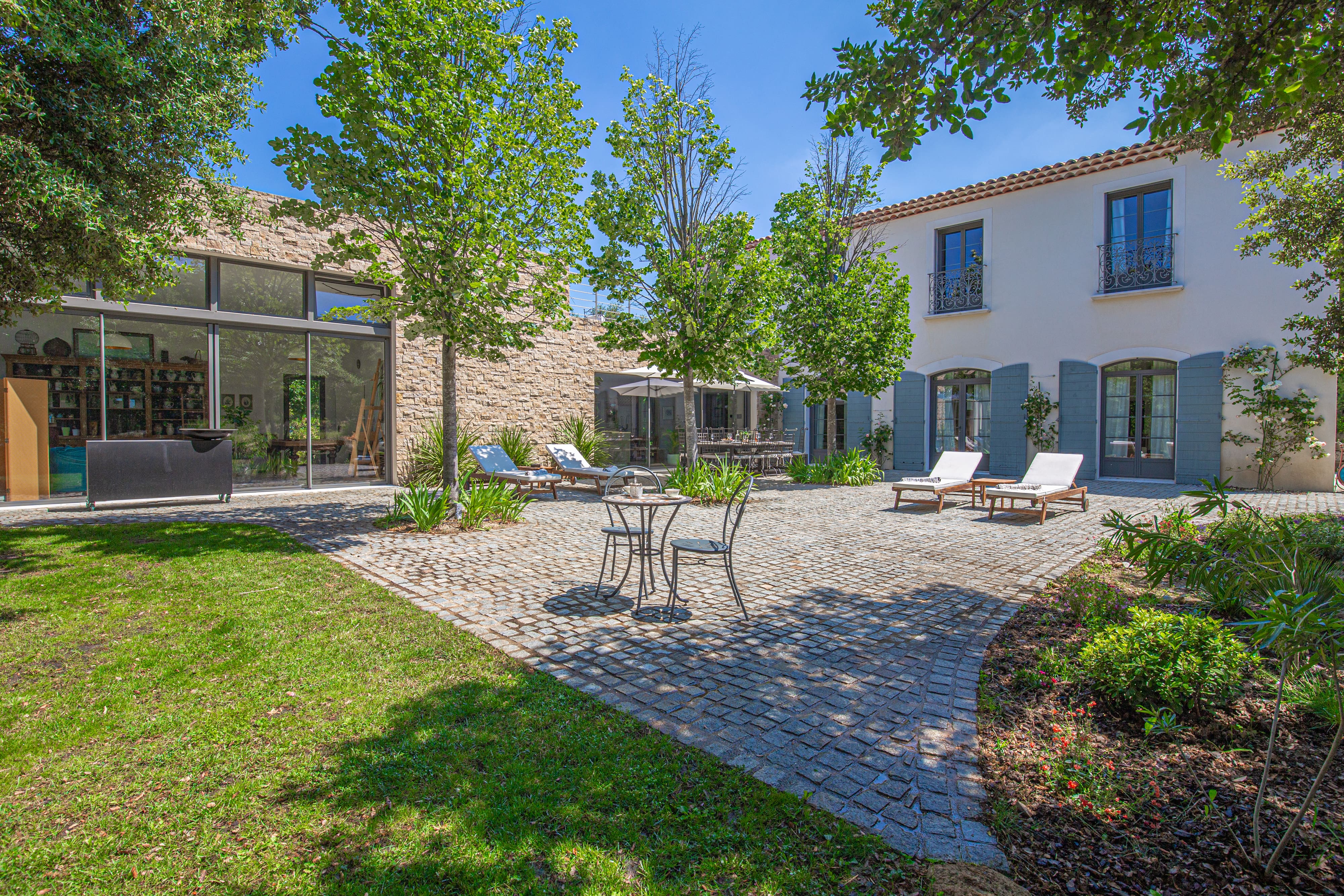 Villa Safran Saint-Eutrope Provence: Luxury 4-Bedroom Villa with Private Pool and Family-Friendly Features, Aix-en-Provence