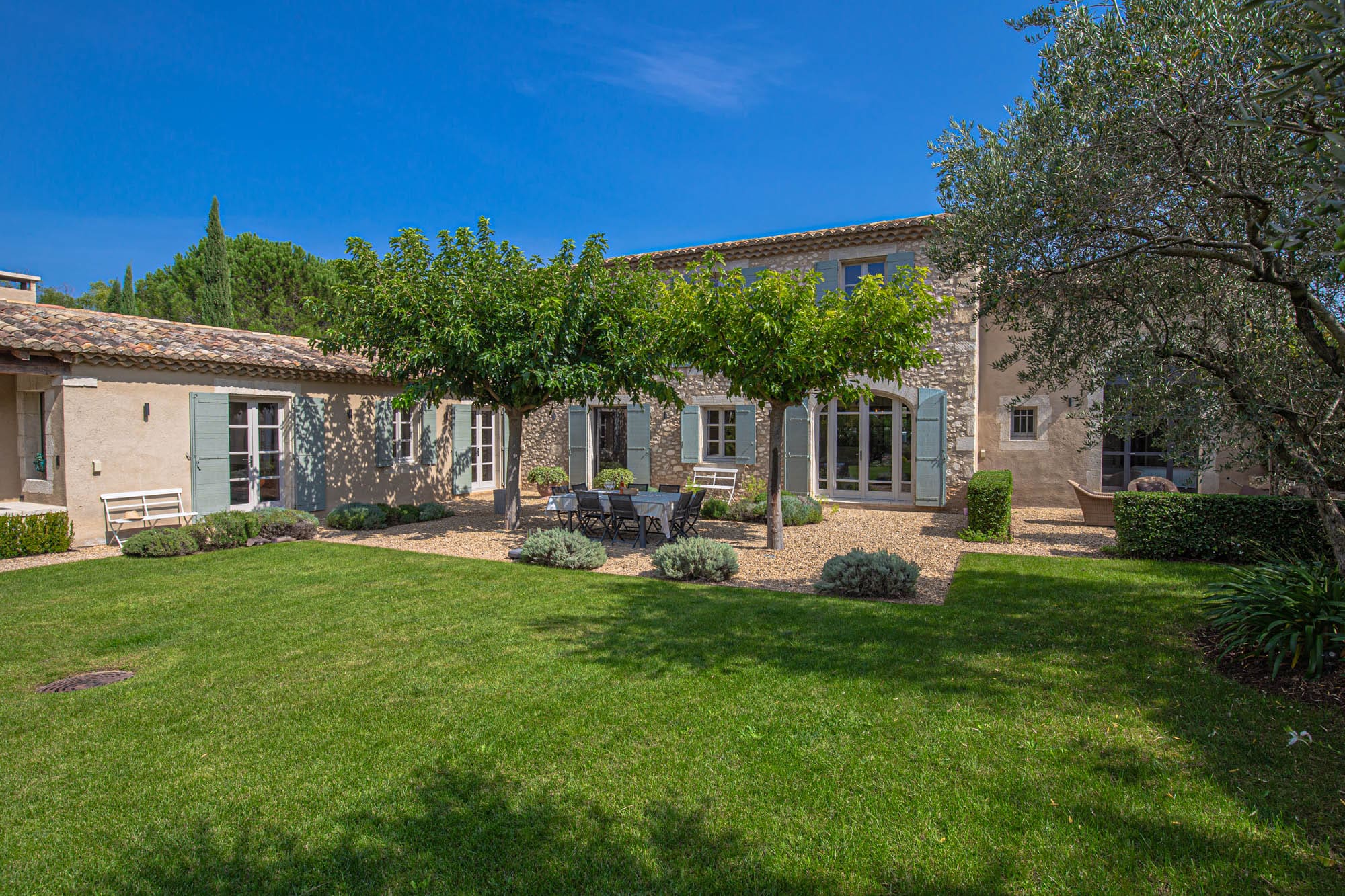 Villa Safran Coteau Saint-Rémy-de-Provence: Luxury 4-Bedroom Villa with Heated Pool and Air-Con, Arles