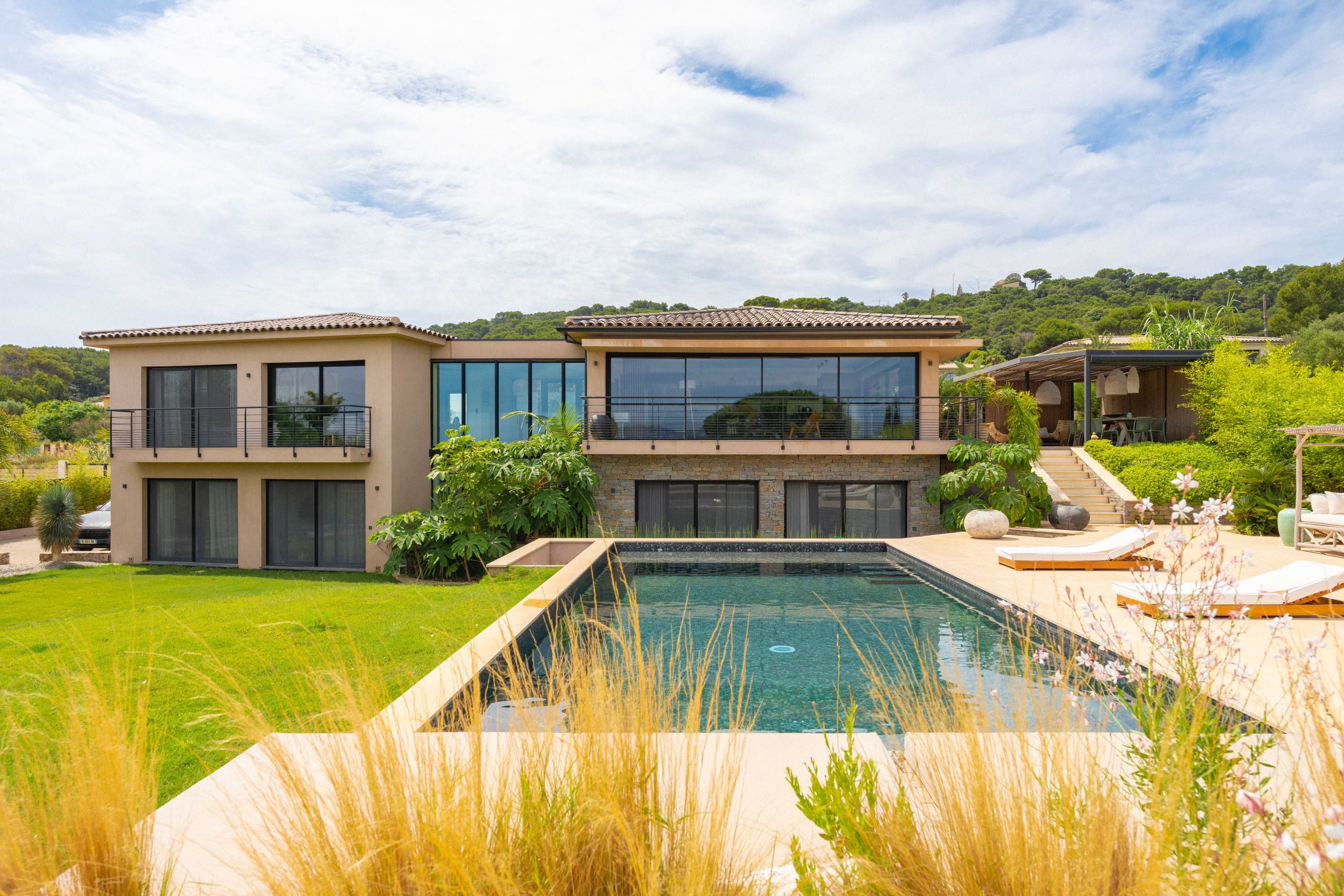 Villa Aurore Baie de Briande Var: Luxury Villa Rental with Seaview and Pool, Toulon