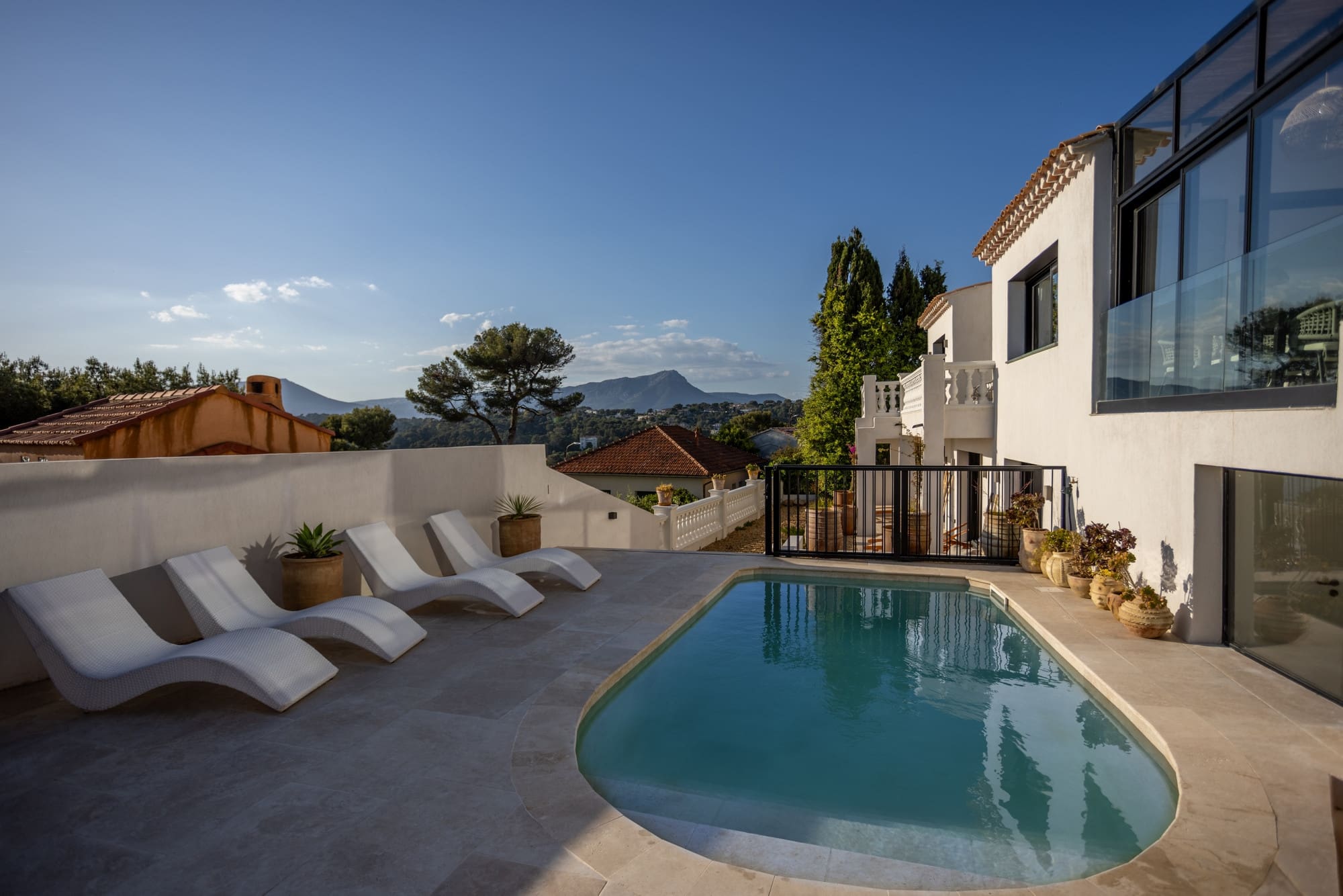 Villa Cramoisi Anse Mourra Côte d’Azur: Luxury 5-Bedroom Villa with Pool and Sea Views, Toulon