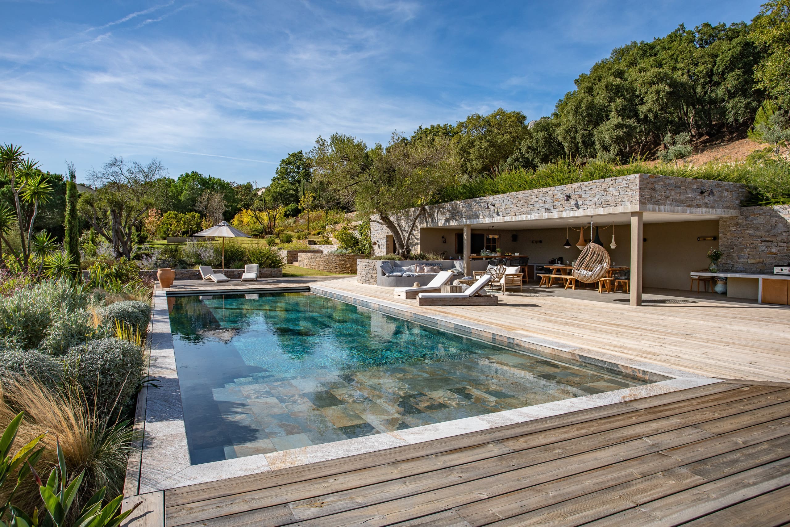 Villa Crépuscule Sainte-Baume Var: Luxury 4-Bedroom Villa with Pool and Scenic Views, Toulon