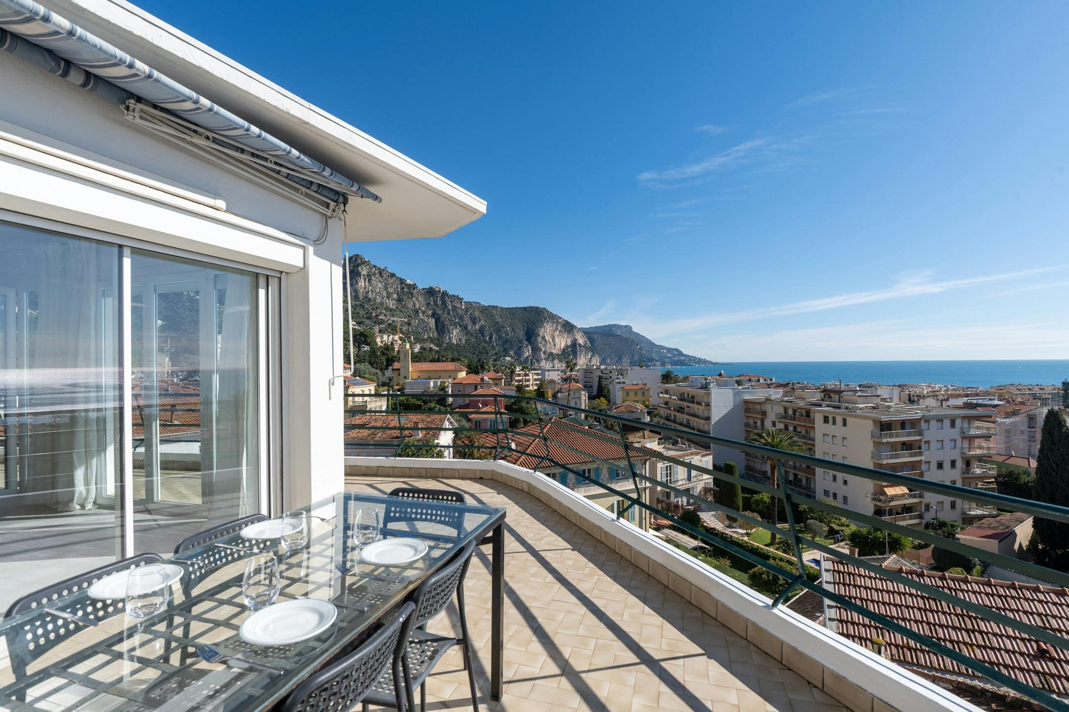Mas Sarrasin Eze: Luxury 3-Bedroom Villa with Sea Views and Air Conditioning, Eze