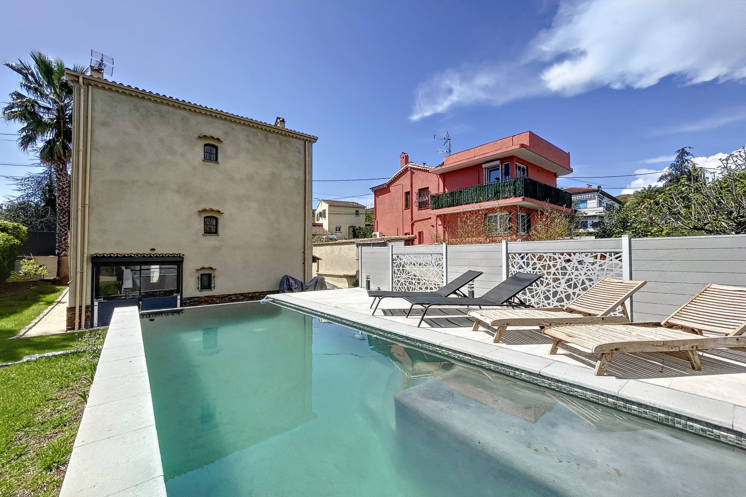 Villa Safran Garoupe Cannes: Luxury 4-Bedroom Villa with Private Pool and Beach Shuttle, Cannes