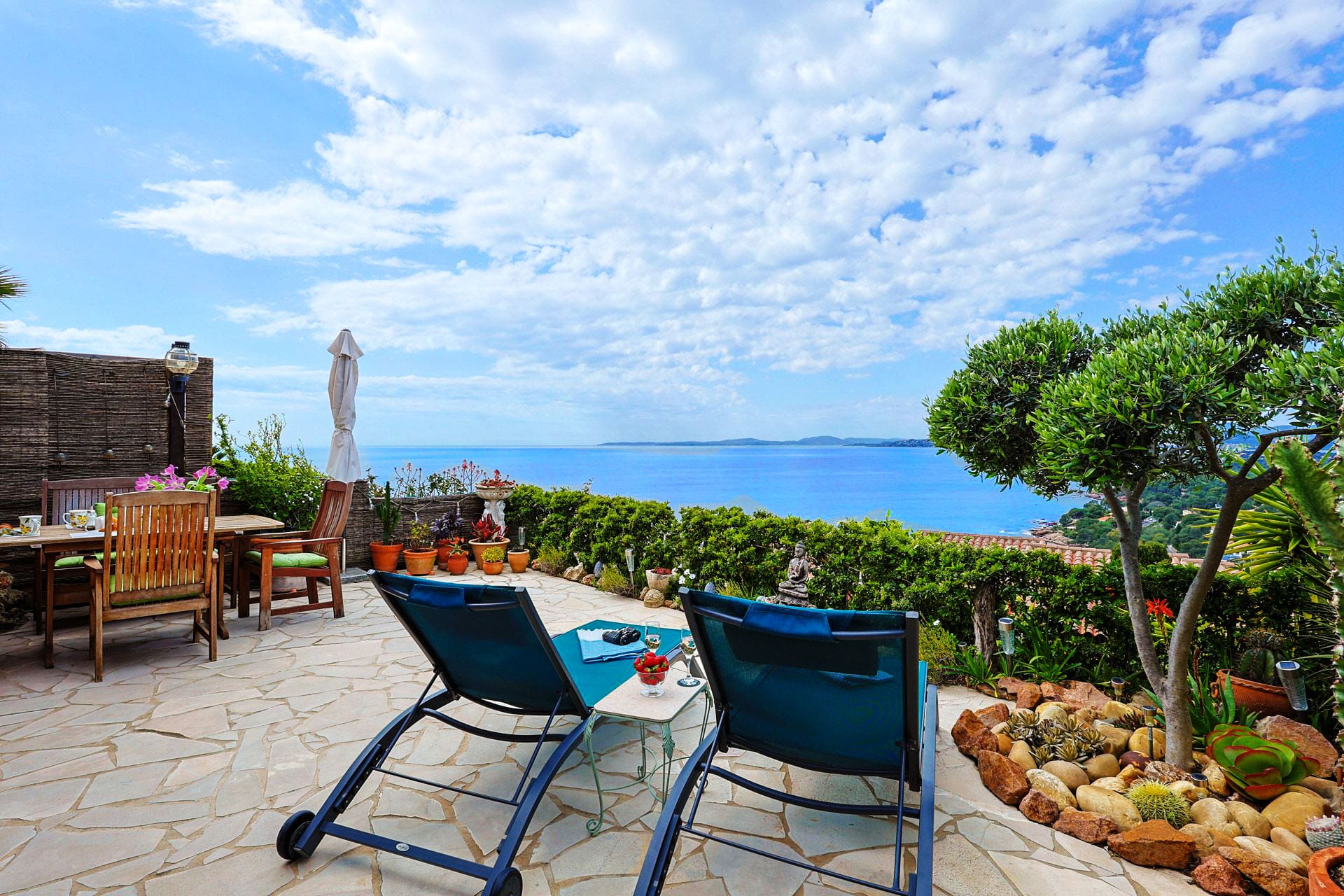 Mas Varoise Saint-Raphaël: Charming 2-Bedroom Apartment with Sea Views and Pool, Saint-Raphaël