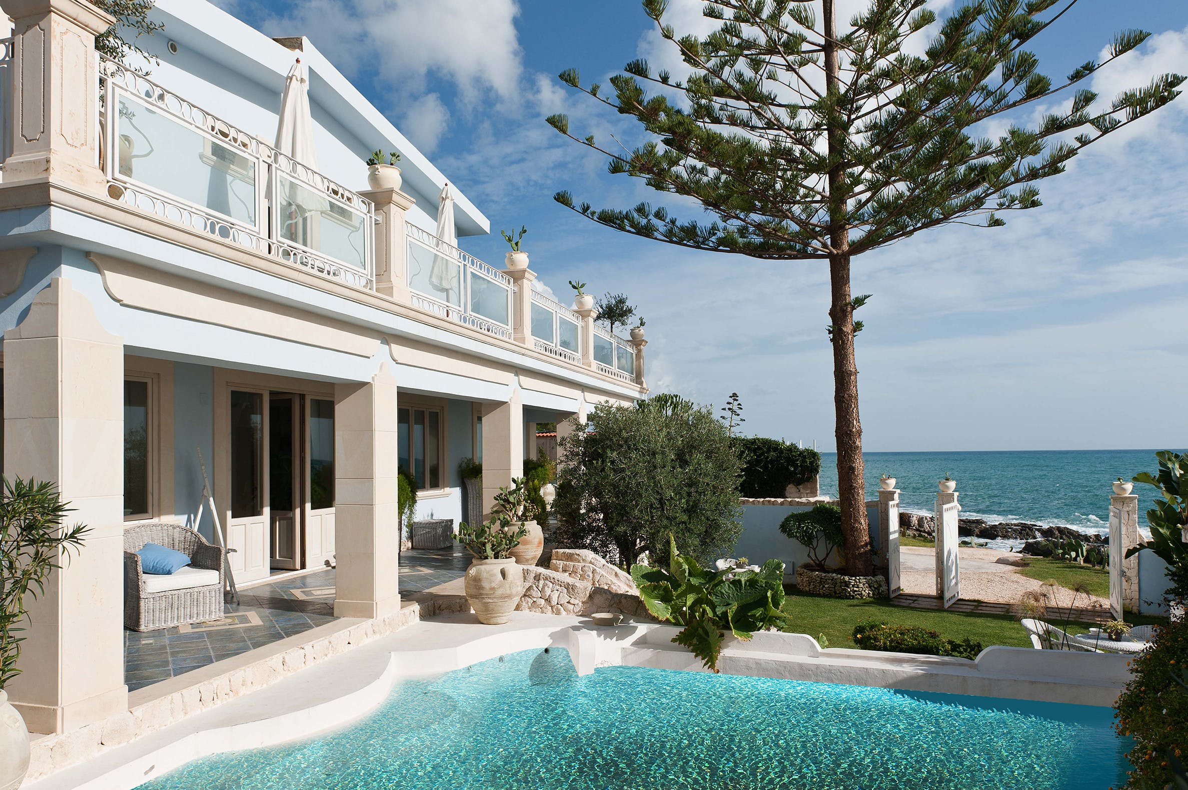 Palazzo Aretusa Syracuse: Spacious 6-Bedroom Apartment with Sea Views and Pool, Syracuse