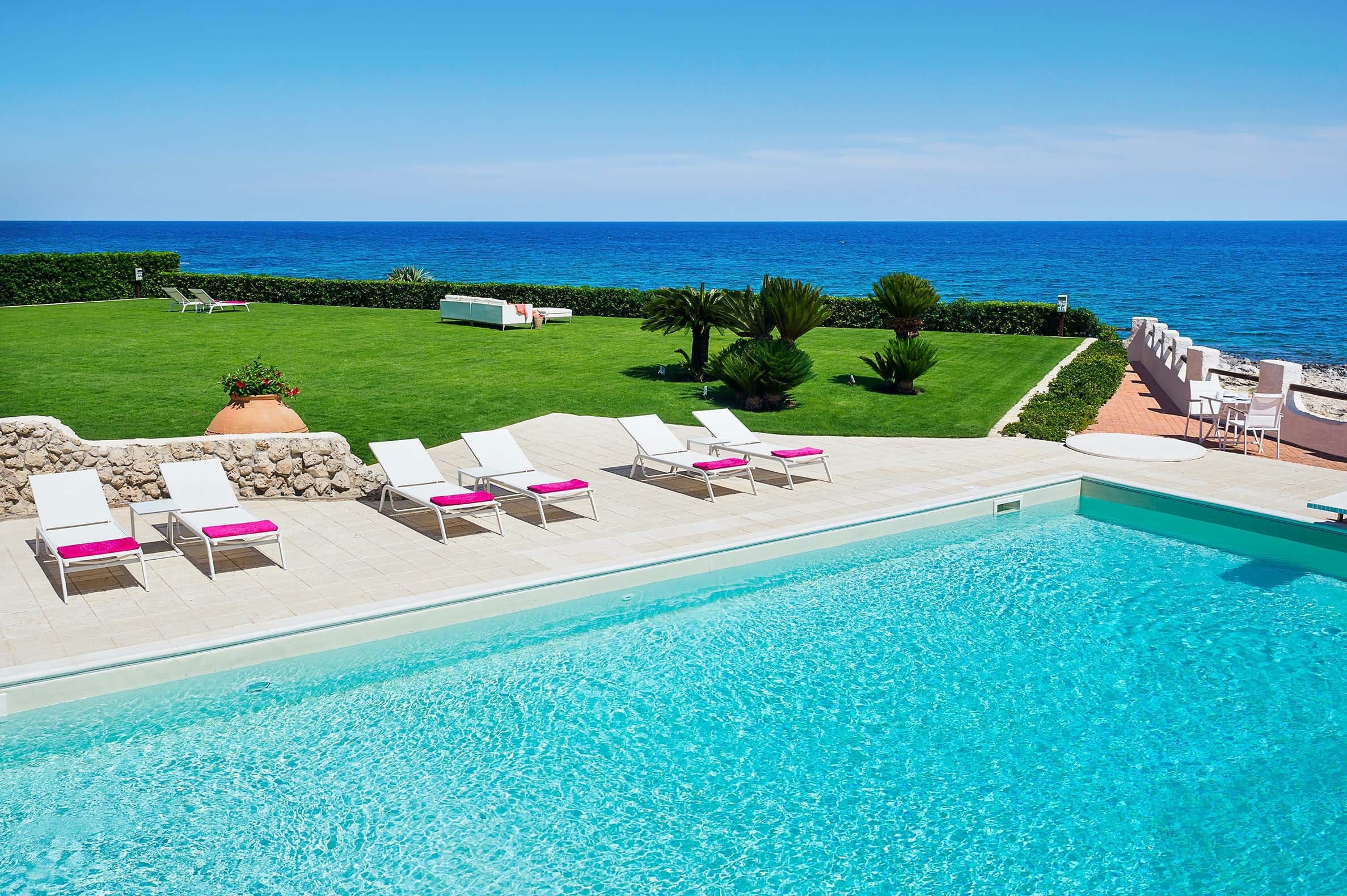 Villa Meridiana Grotta Syracuse: Spacious 6-Bedroom Apartment with Seaview and Pool, Syracuse