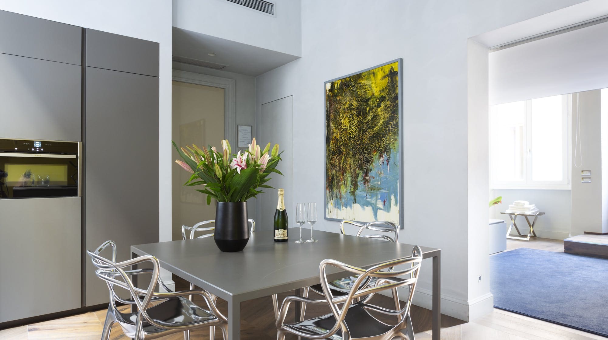 Palazzo Argentario Roma: Elegant 1-Bedroom Apartment Rental with Air-Con in The Jewish Quarter, Rome