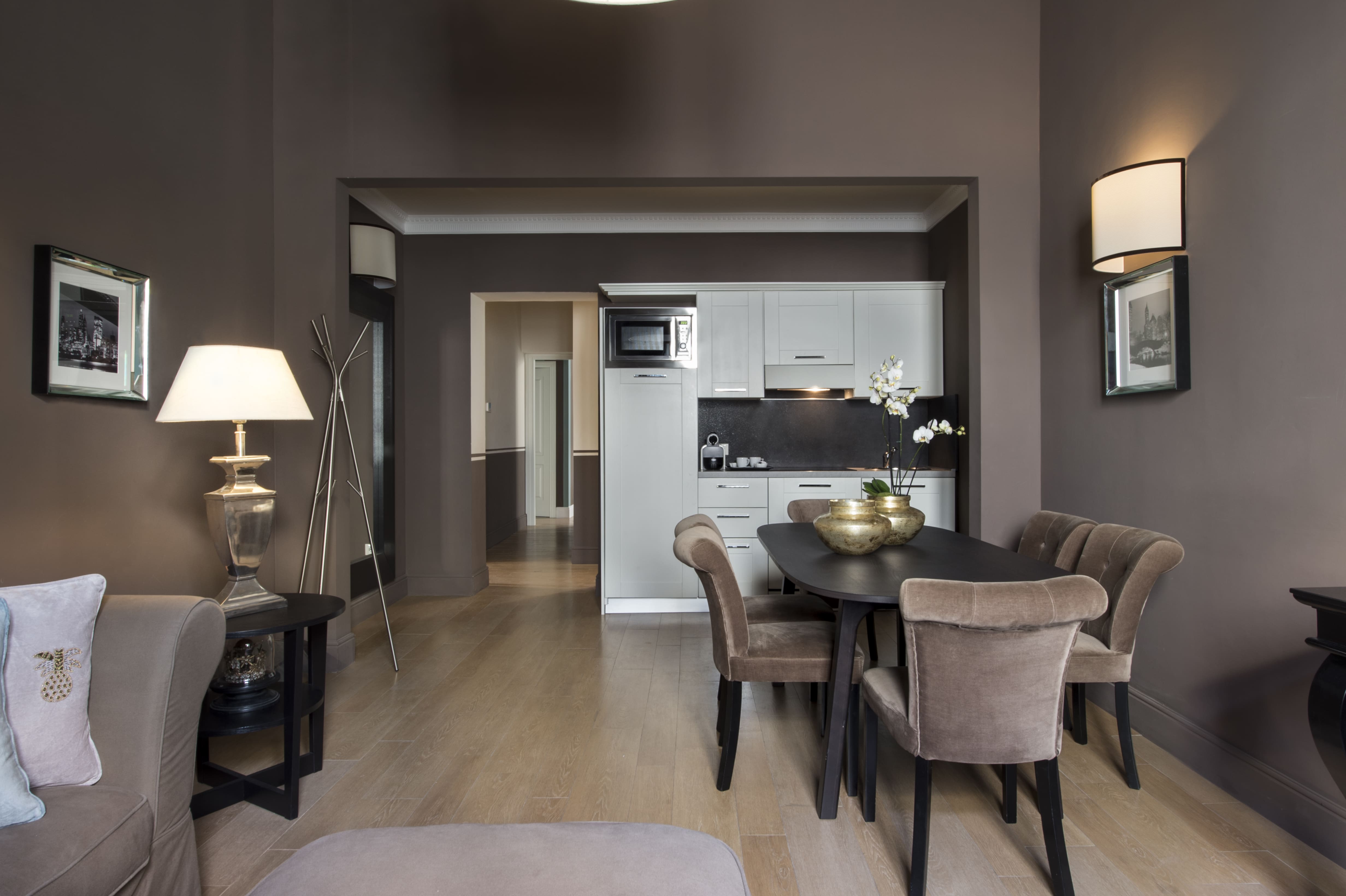 Palazzo Branchi Accademia: Elegant 2-Bedroom Apartment Rental with Air-Con, Florence Accademia